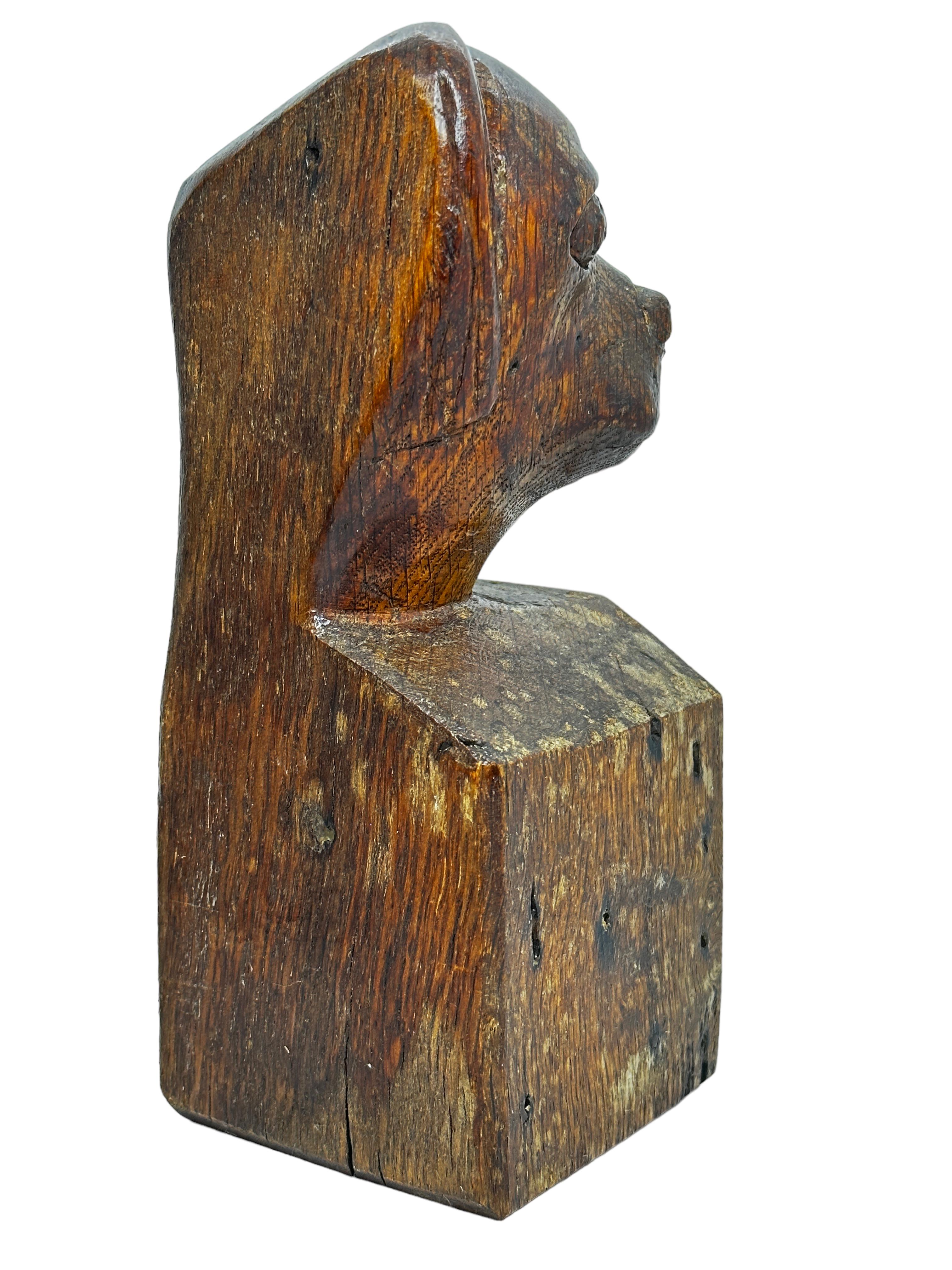Busto Escultura Cabeza de Perro de Madera Tallada, Vintage Austria, circa 1910s en Bueno Estado en Nuernberg, DE