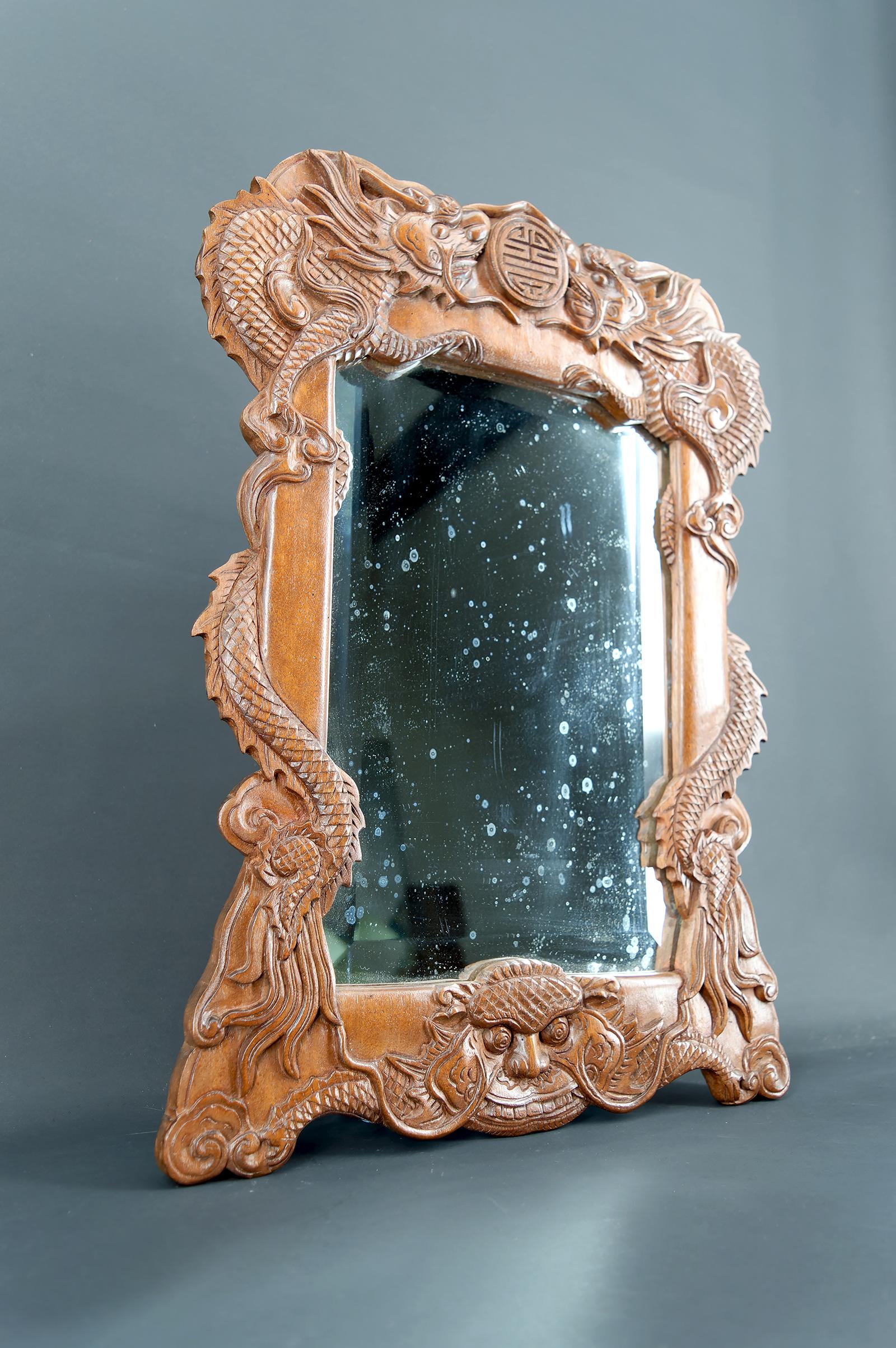 Exportation chinoise Miroir dragon en bois sculpté, Indochine, Circa 1900 en vente