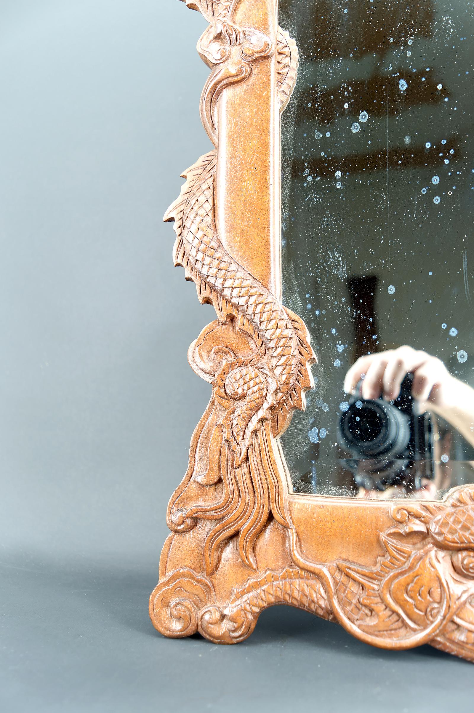 Miroir dragon en bois sculpté, Indochine, Circa 1900 Excellent état - En vente à VÉZELAY, FR