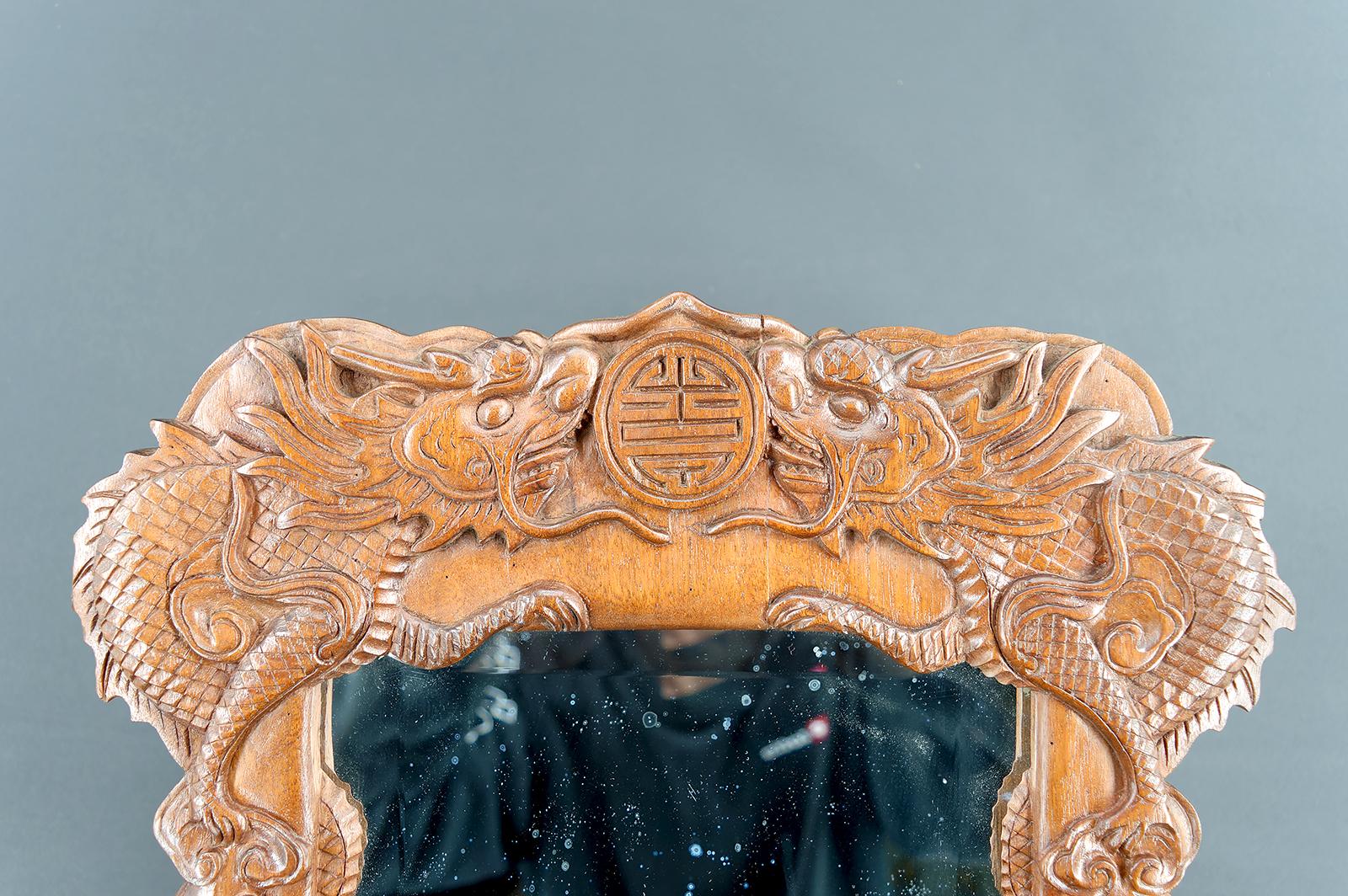 Miroir dragon en bois sculpté, Indochine, Circa 1900 en vente 1