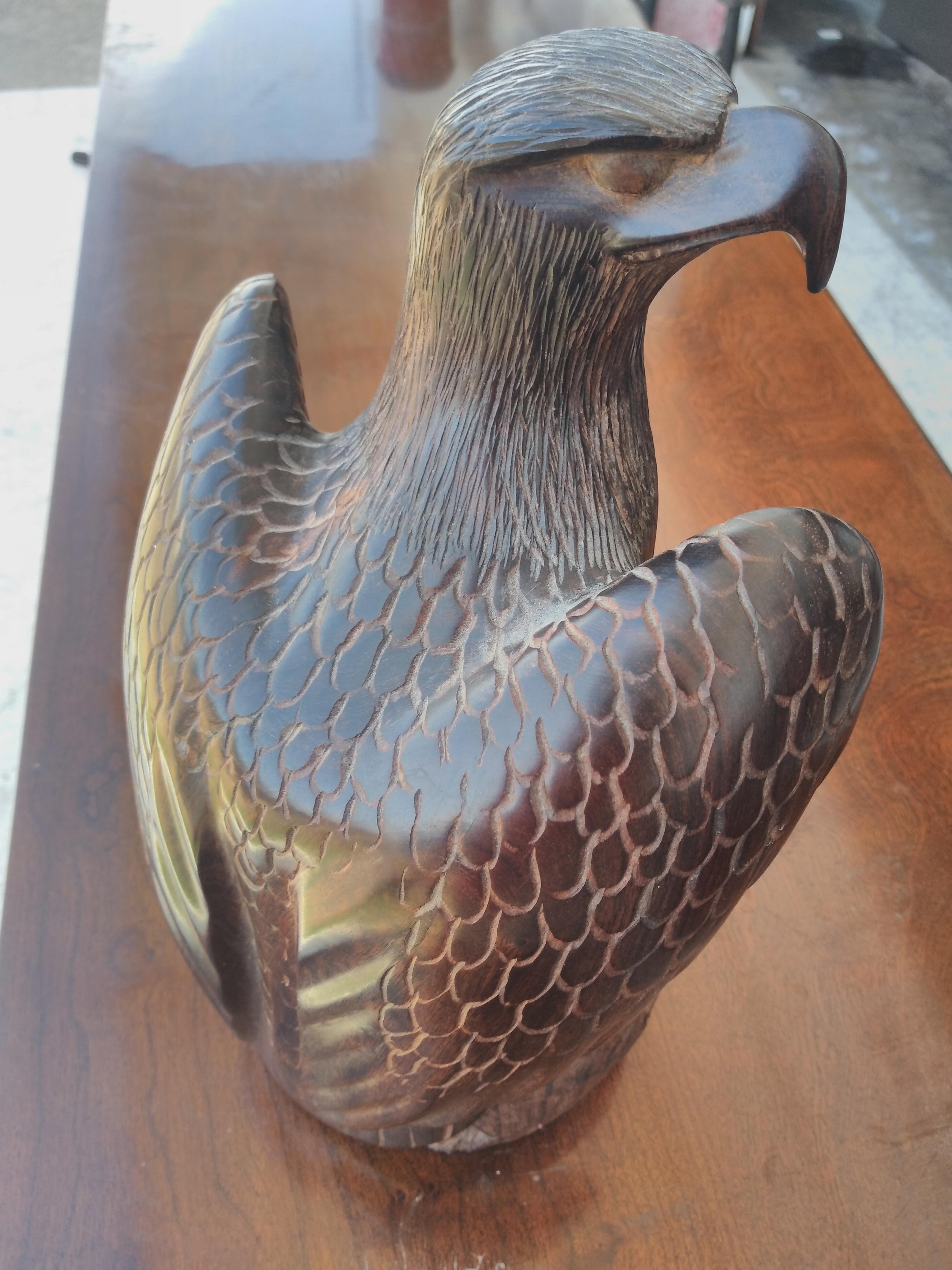 Américain Aigle en bois sculpté en vente