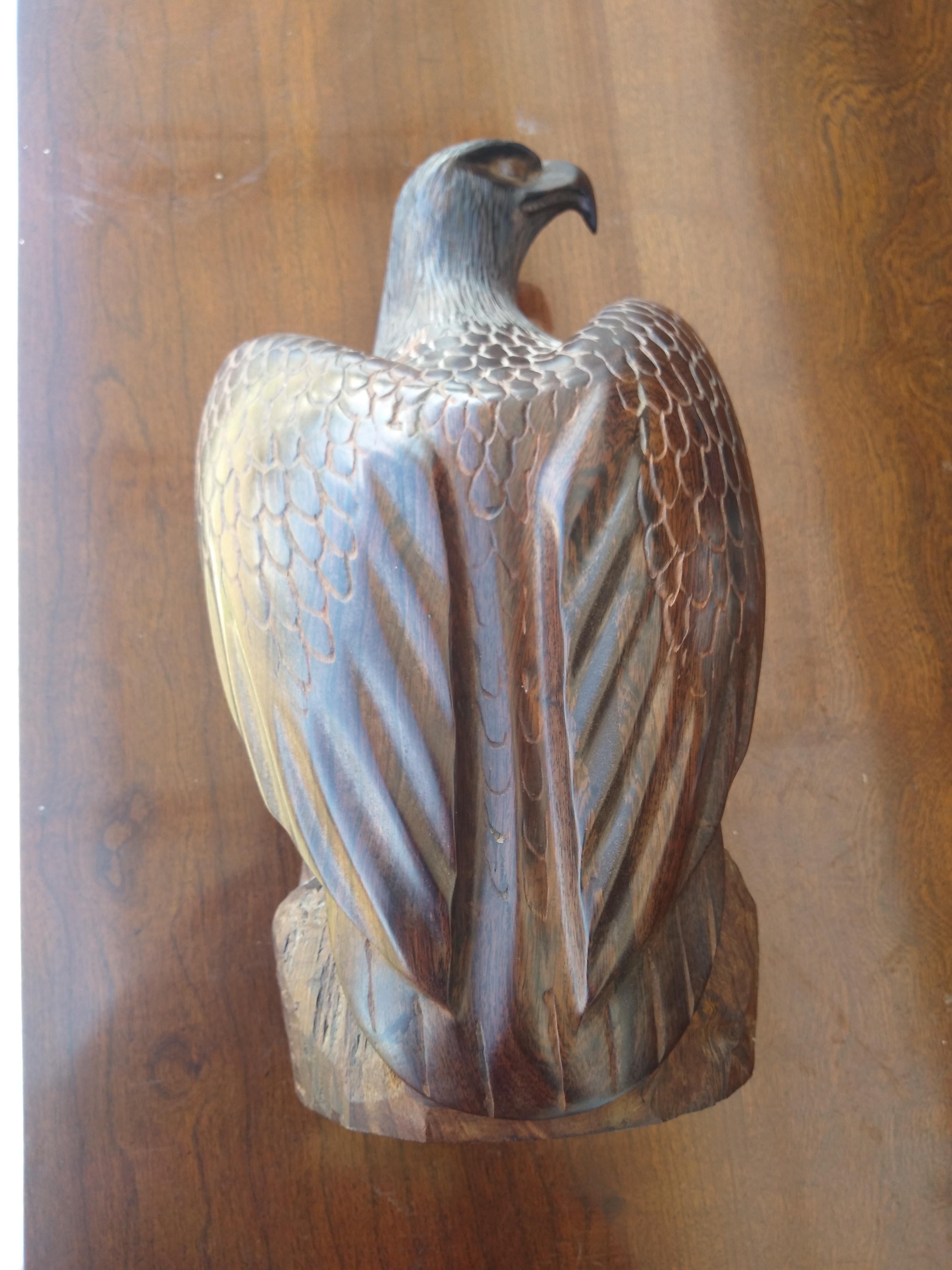 Aigle en bois sculpté Bon état - En vente à Pasadena, TX