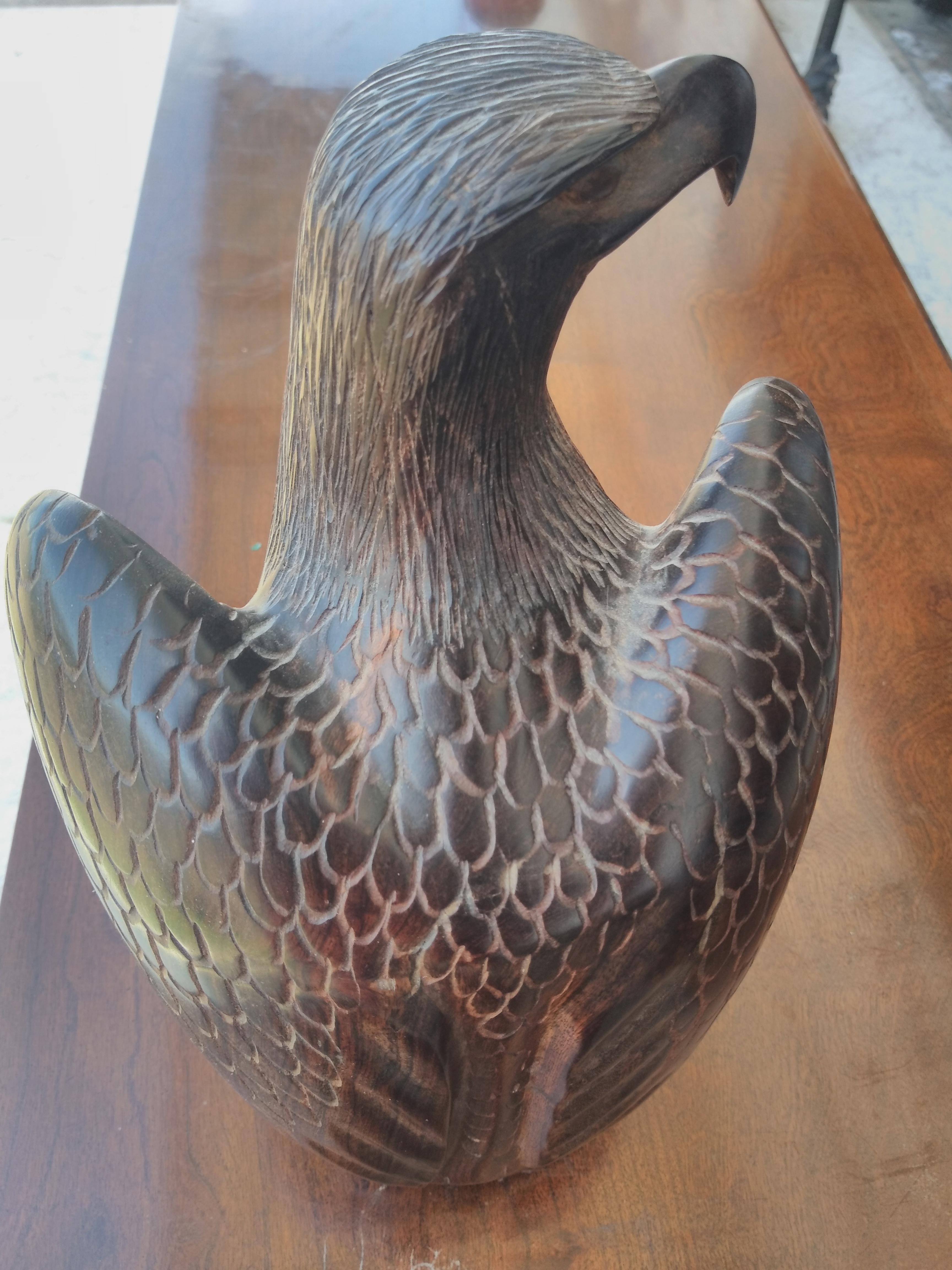 20ième siècle Aigle en bois sculpté en vente