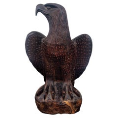 Aquila in legno intagliata