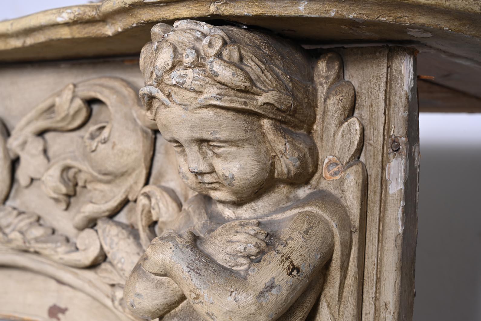 Chimenea de madera tallada con decoración de putti - Finales del siglo XVIII en venta 2