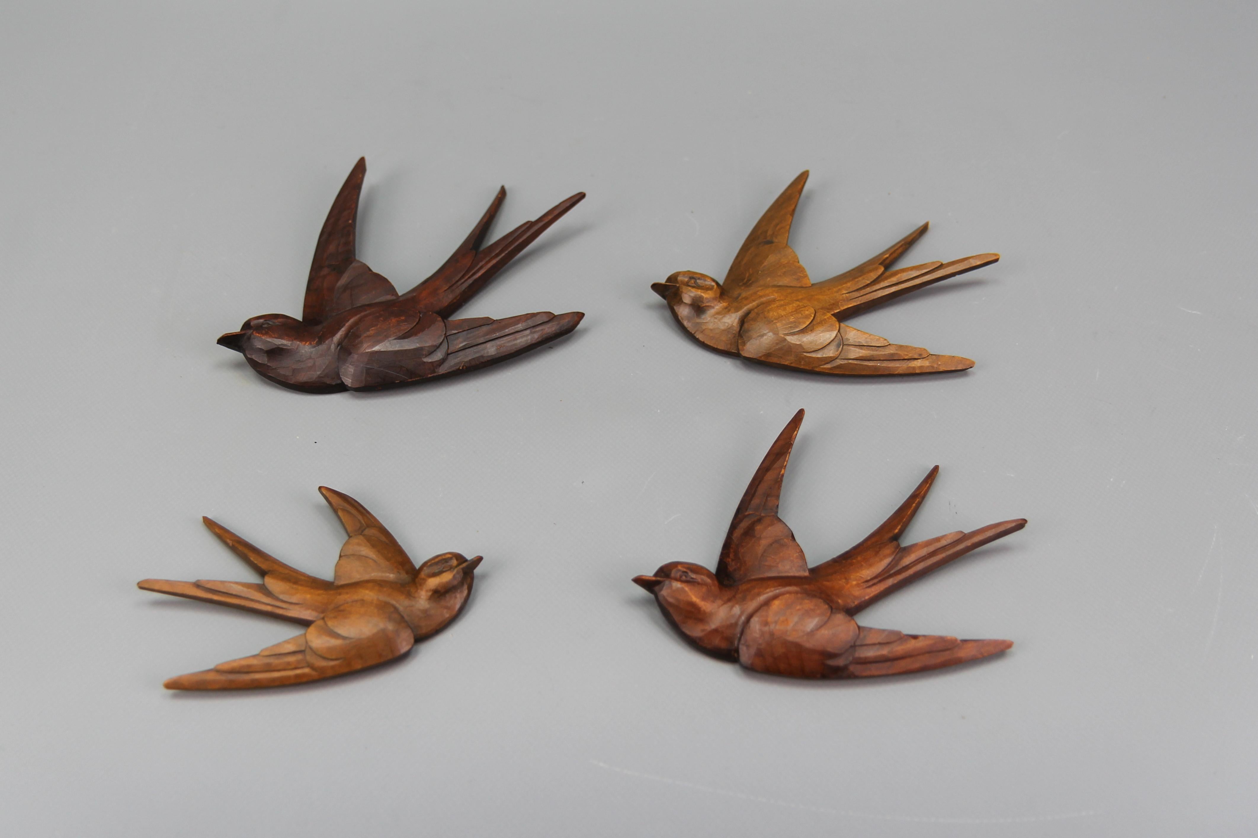 A beautiful set of four bird wall figures - flying bird sculptures, hand-carved of linden wood, from circa the 1920s.
The approximate dimensions of the largest bird figure: 
Dimensions: height: 15 cm / 5.9 in; width: 16 cm / 16.3 in; depth: 2 cm /