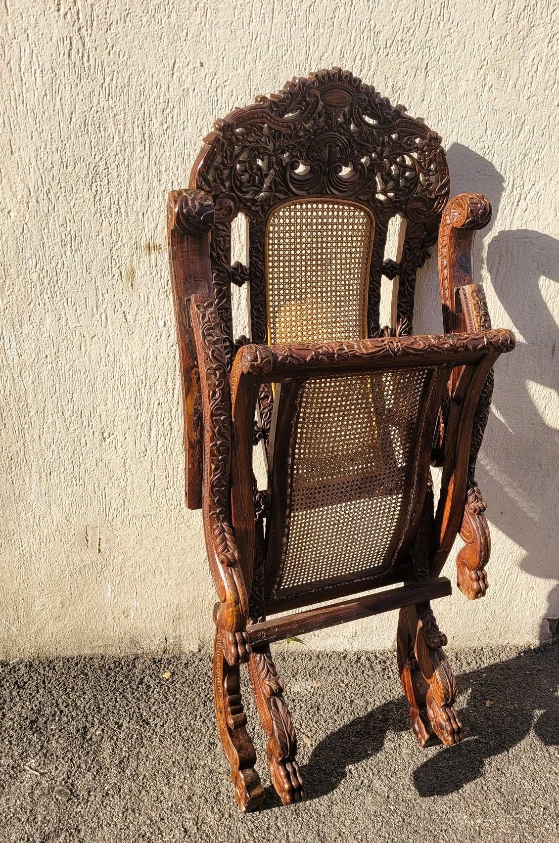 Poltrona Foldes in legno intagliato, India, XIX secolo in vendita 10