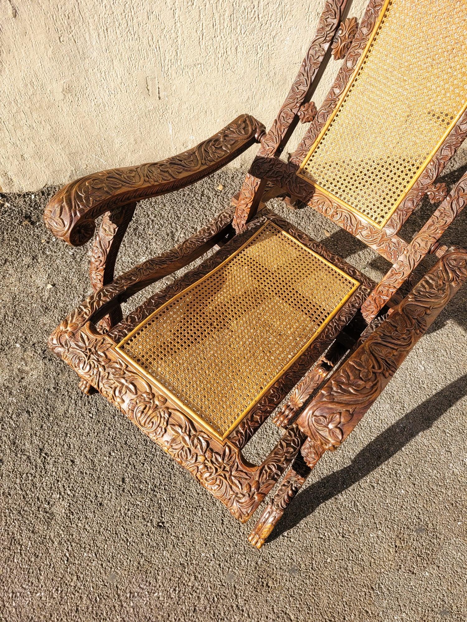 Anglo-indiano Poltrona Foldes in legno intagliato, India, XIX secolo in vendita