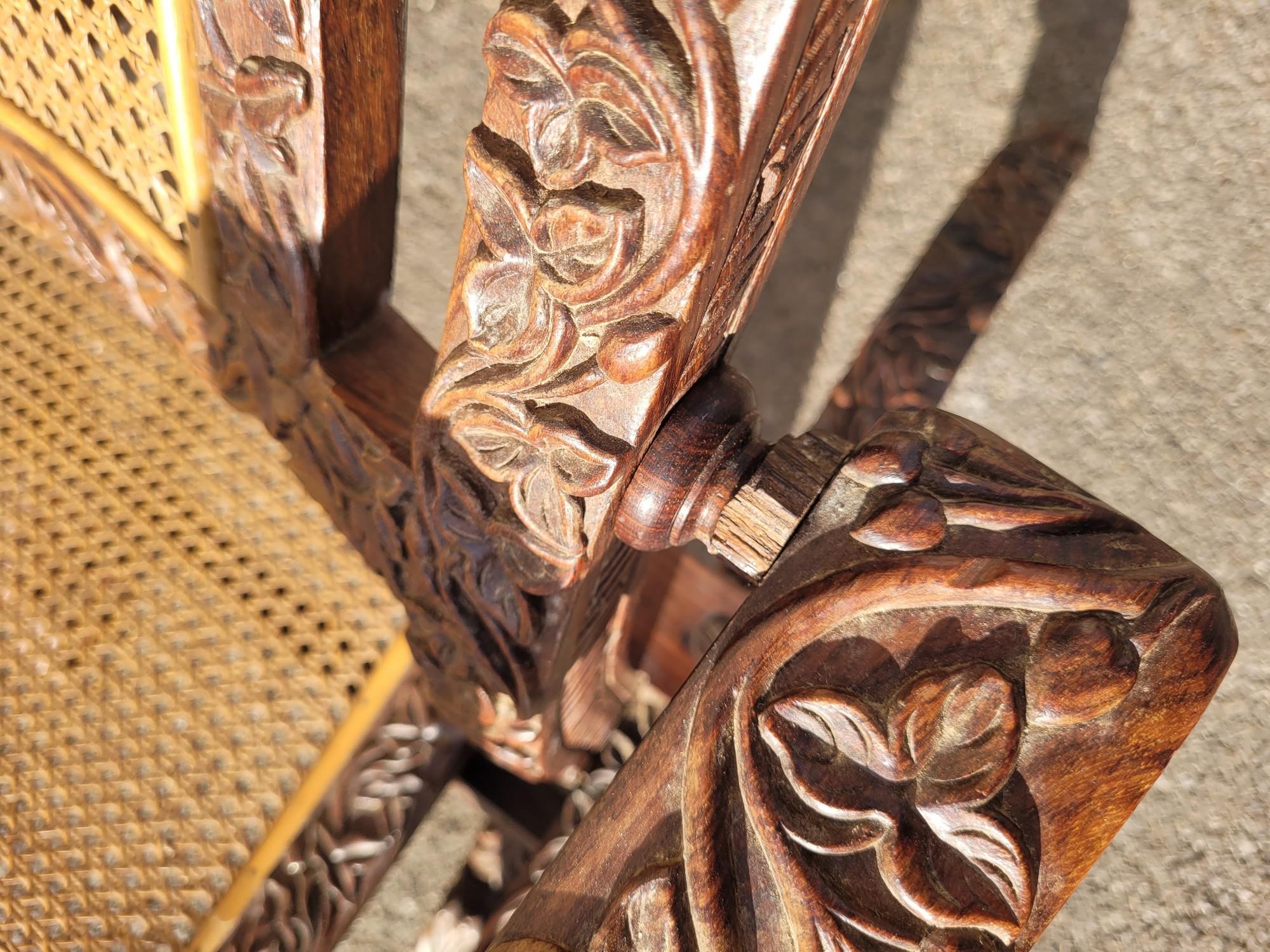 Poltrona Foldes in legno intagliato, India, XIX secolo in vendita 2