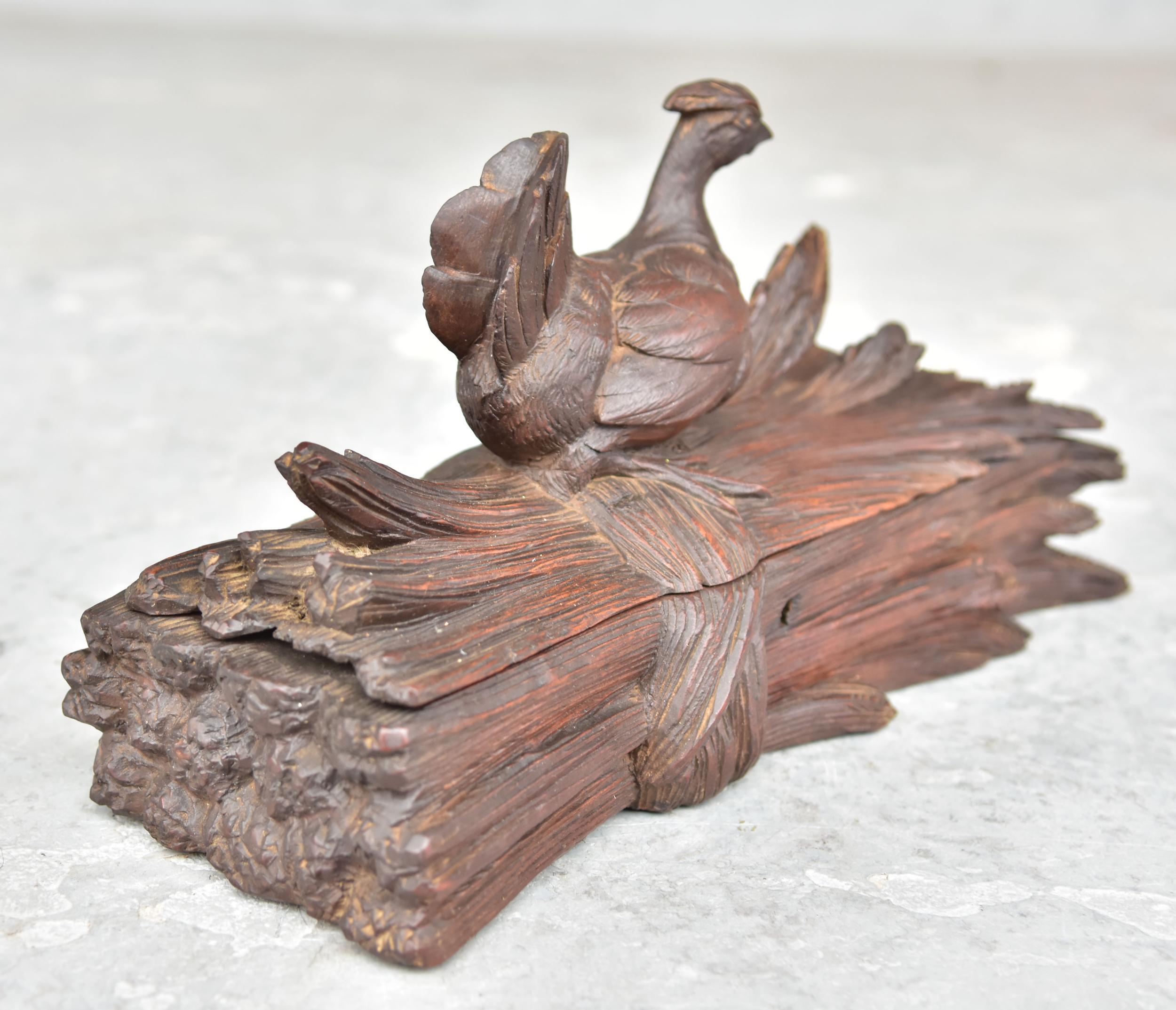 Carved Wooden Glove Box Black Forest In Good Condition In Marseille, FR