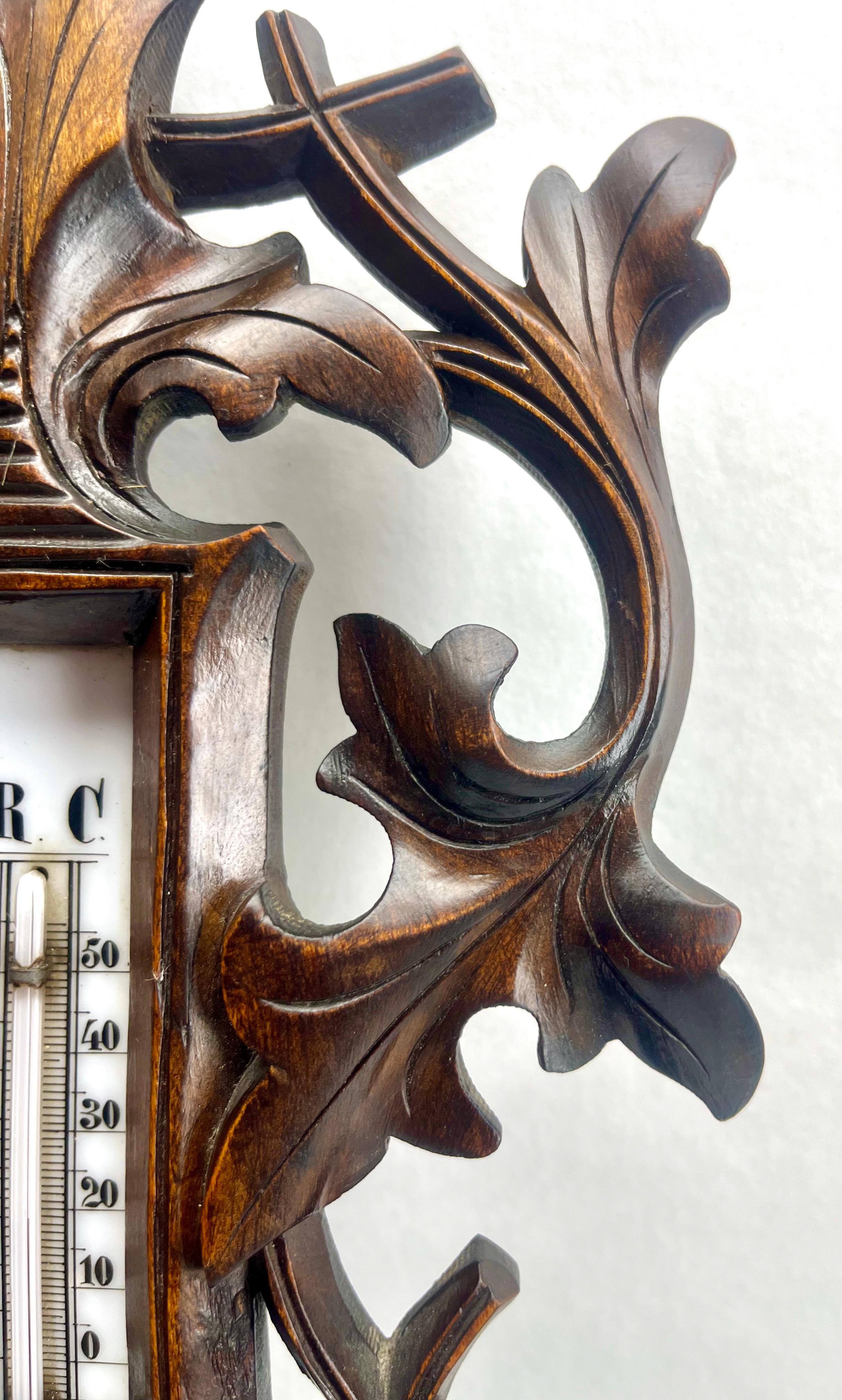 Antikes belgisches geschnitztes Holzbarometer G.Tart Liege mit Thermometer aus Holz, 1910er Jahre im Angebot 3