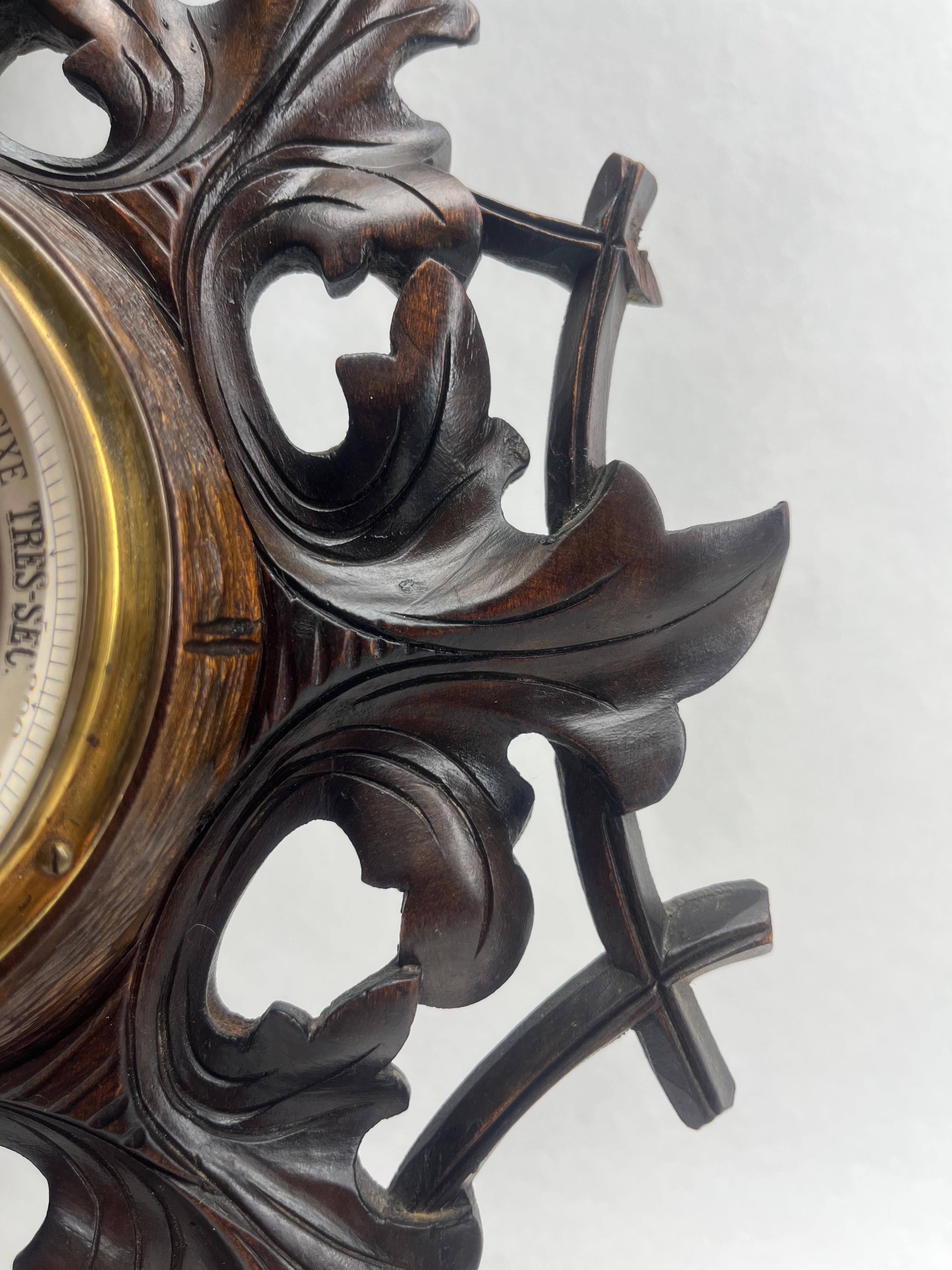 Antikes belgisches geschnitztes Holzbarometer G.Tart Liege mit Thermometer aus Holz, 1910er Jahre (Frühes 20. Jahrhundert) im Angebot