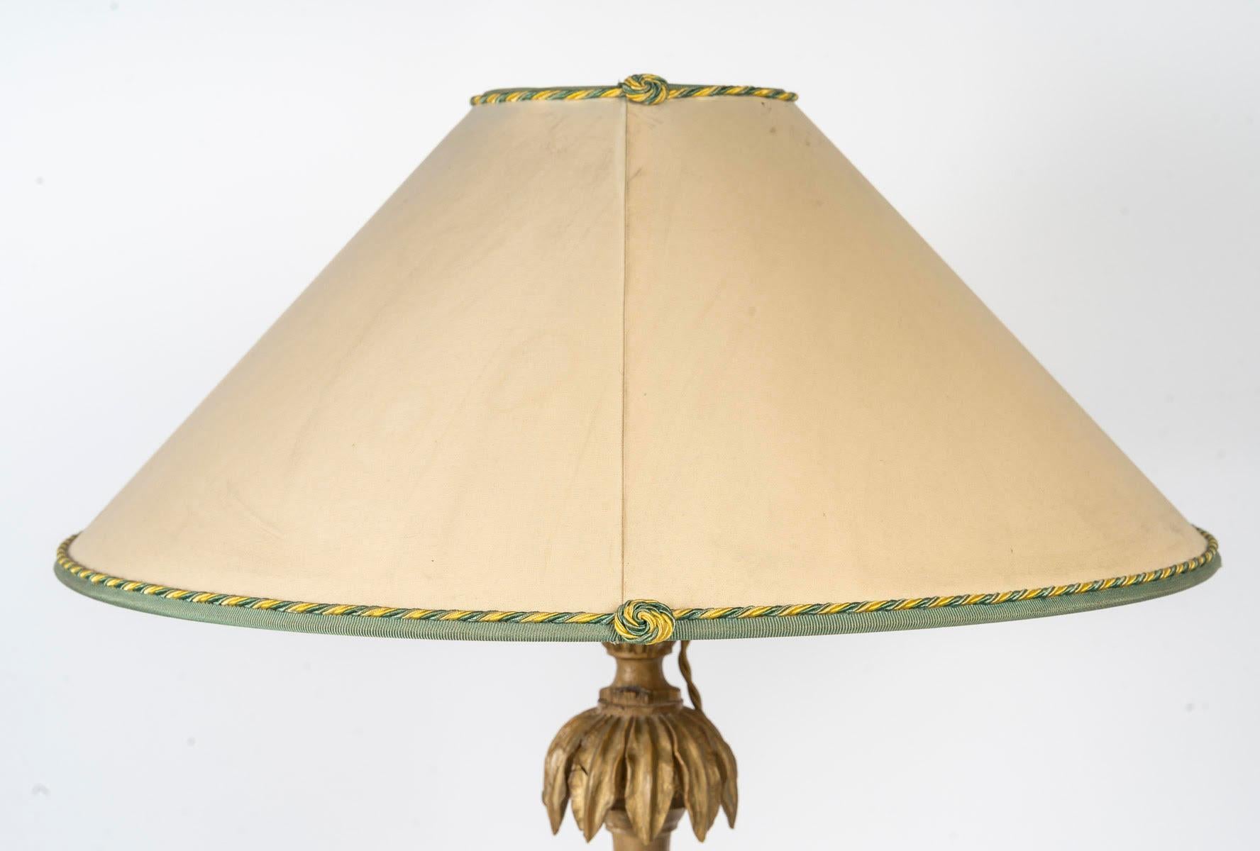 Lampe en bois sculpté, chandelier ancien, 19e siècle, période Napoléon III.

Lampe en bois sculpté, ancien chandelier, bois sculpté et doré, XIXe siècle, période Napoléon III.
H : 71cm, D : 46cm