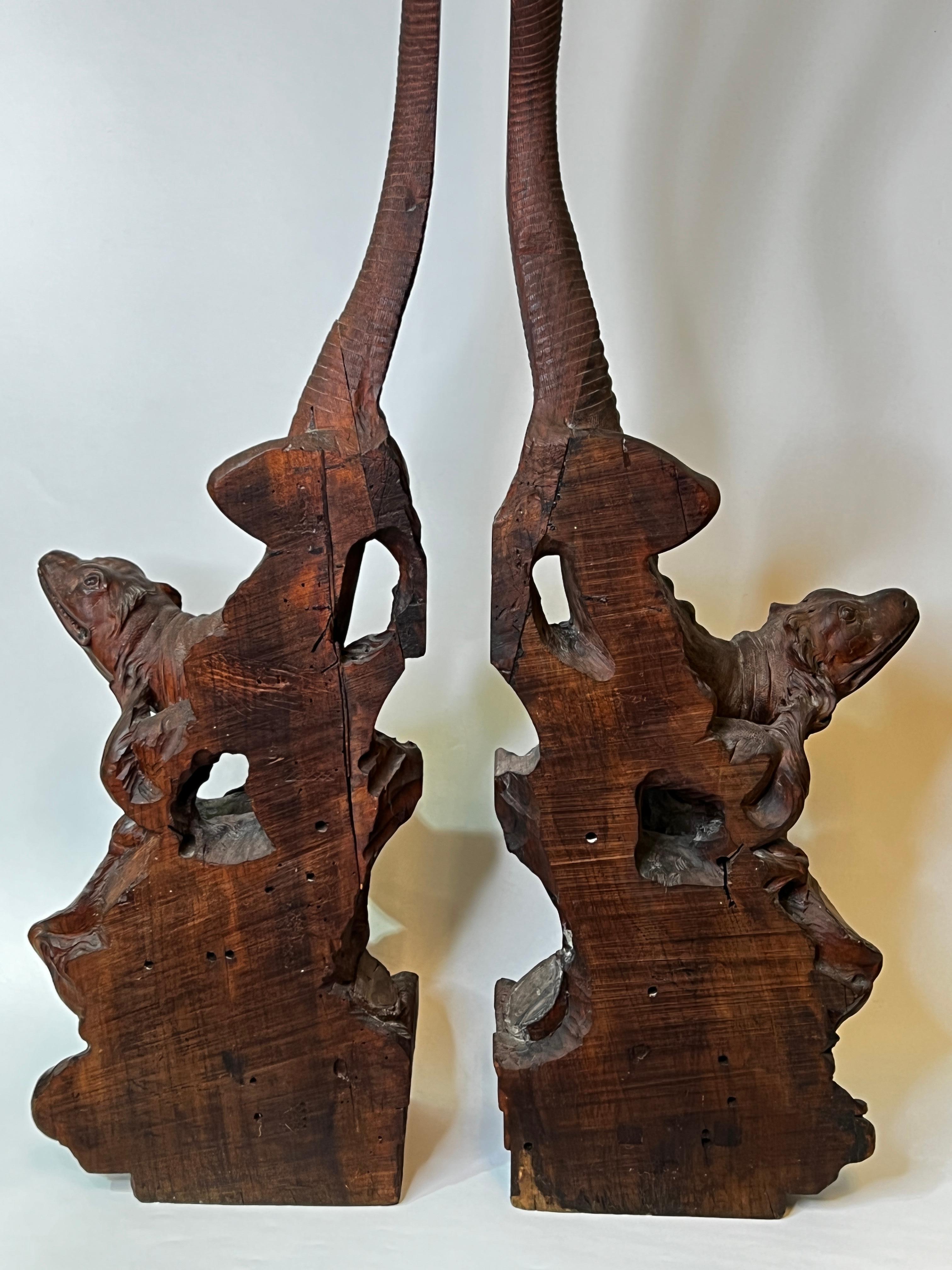 Carved Wooden Iguana Lizard Sculptures In Good Condition In New York, US