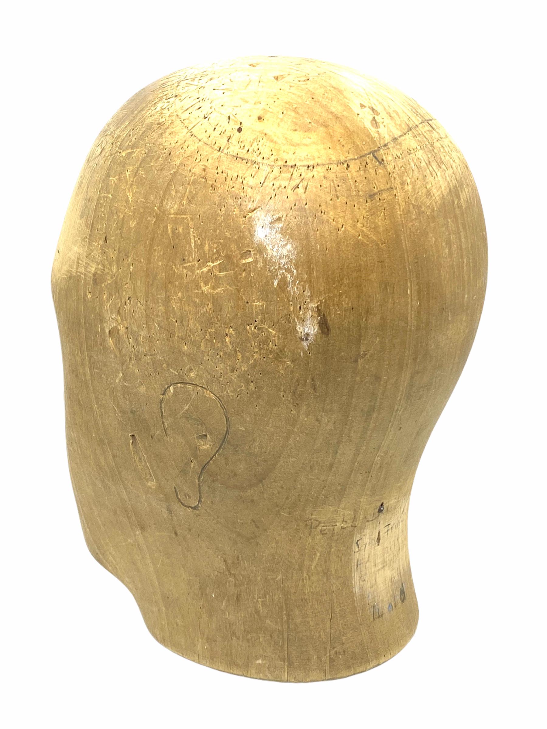 Carved Wooden Milliners Head, Antique German, circa 1900s In Good Condition In Nuernberg, DE