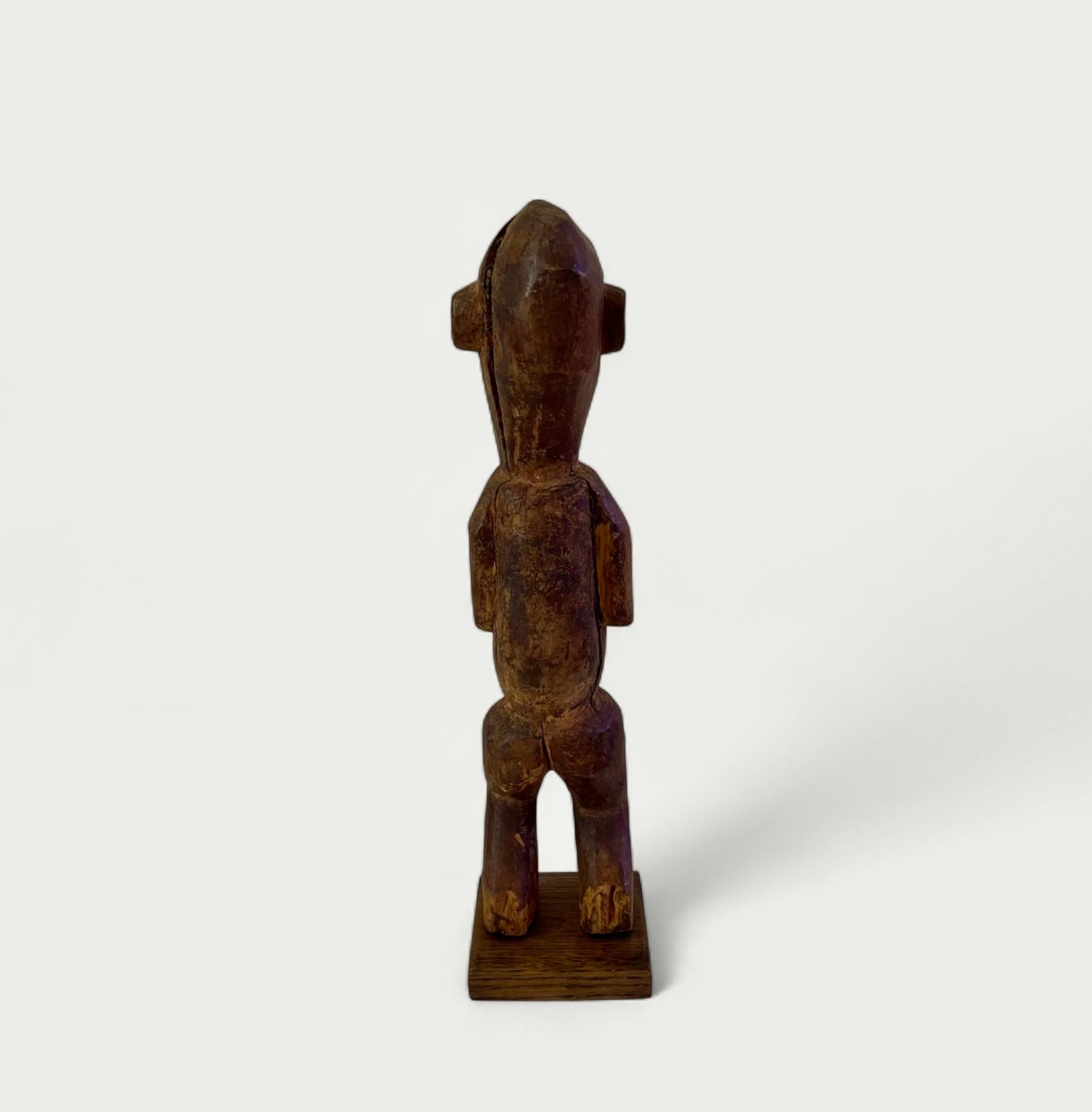 Carved Wooden 'Mpwuu' Statue, Yanzi People, Democratic Republic of Congo Bon état - En vente à CA, CA