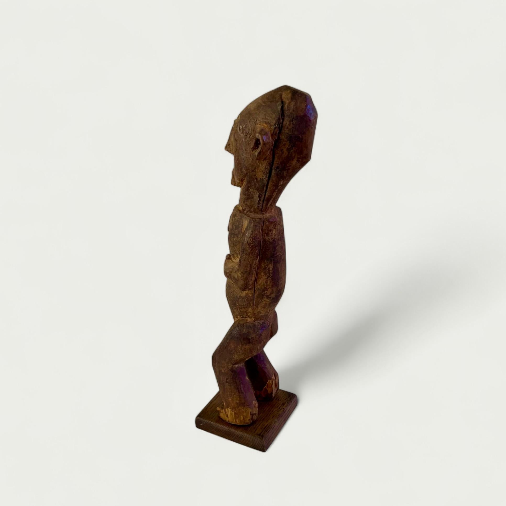 20ième siècle Carved Wooden 'Mpwuu' Statue, Yanzi People, Democratic Republic of Congo en vente