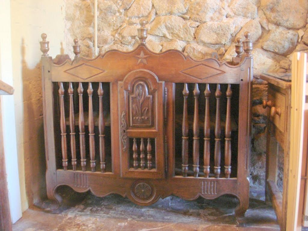 Carved Wooden Panatier In Excellent Condition For Sale In Napa, CA