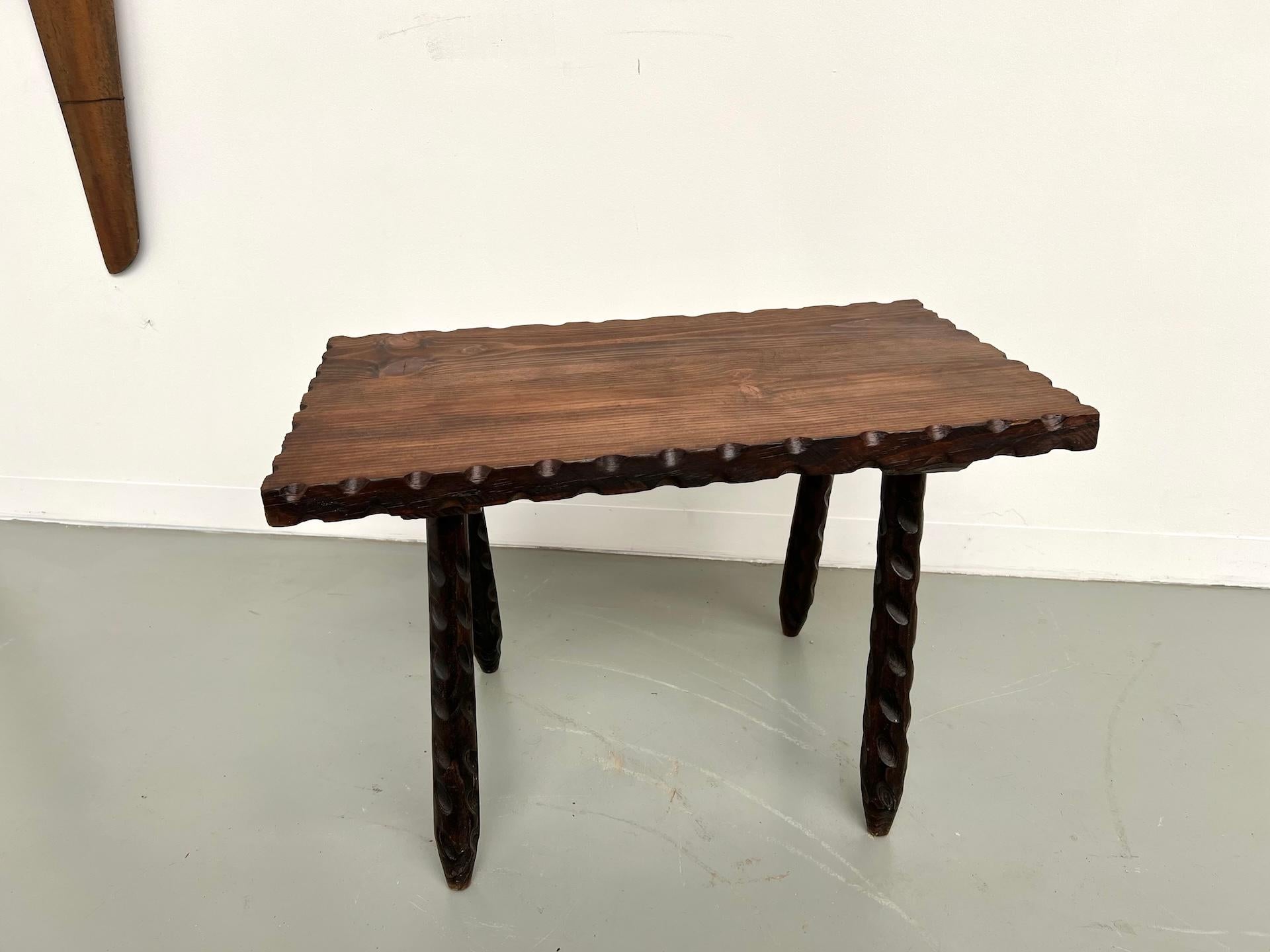 Support à plantes ou table basse en bois sculpté en vente 4