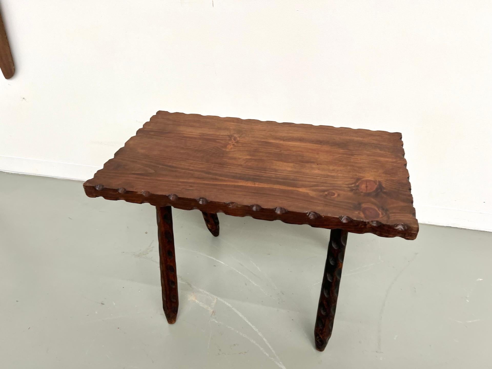 Français Support à plantes ou table basse en bois sculpté en vente