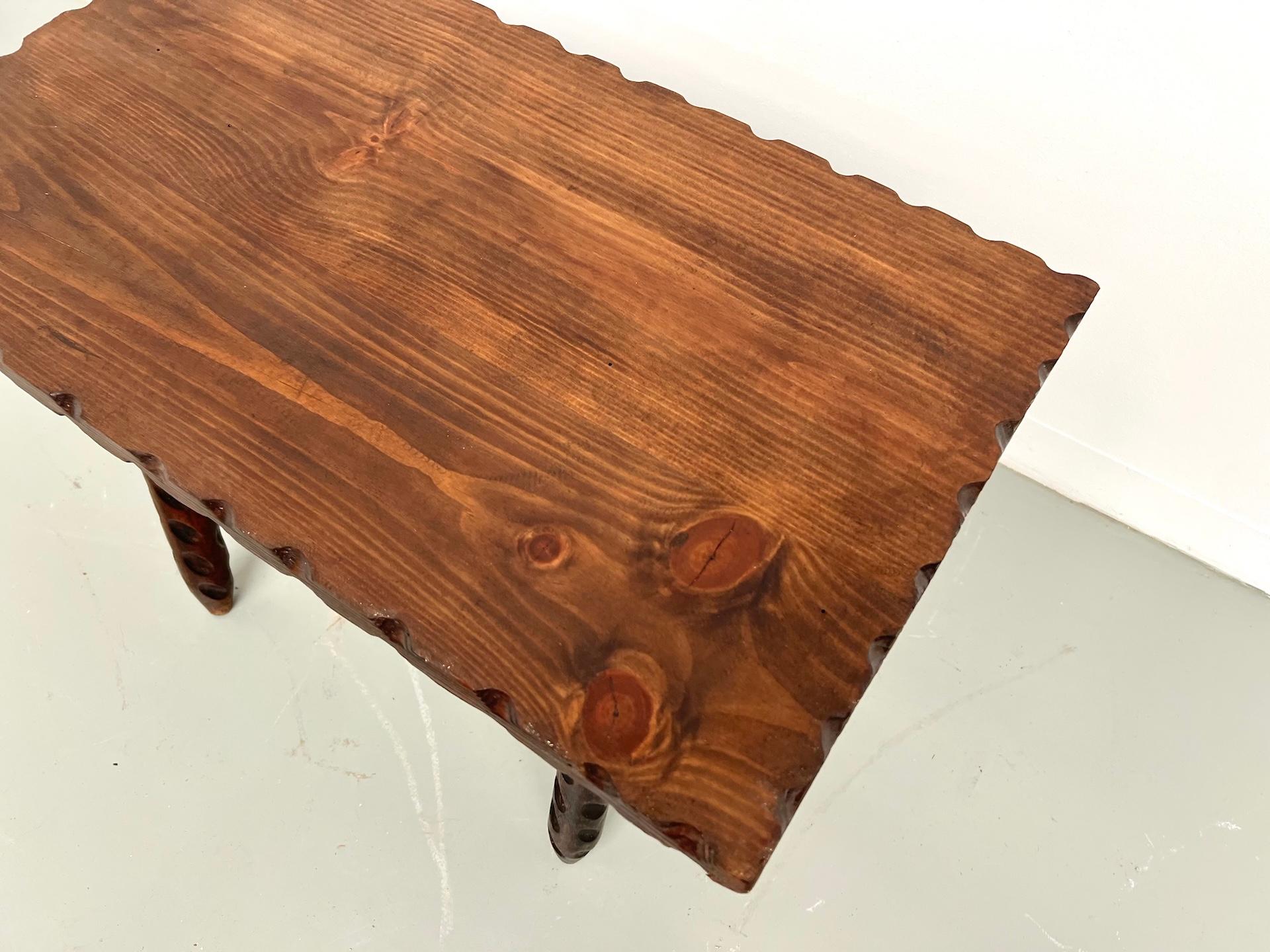 Milieu du XXe siècle Support à plantes ou table basse en bois sculpté en vente