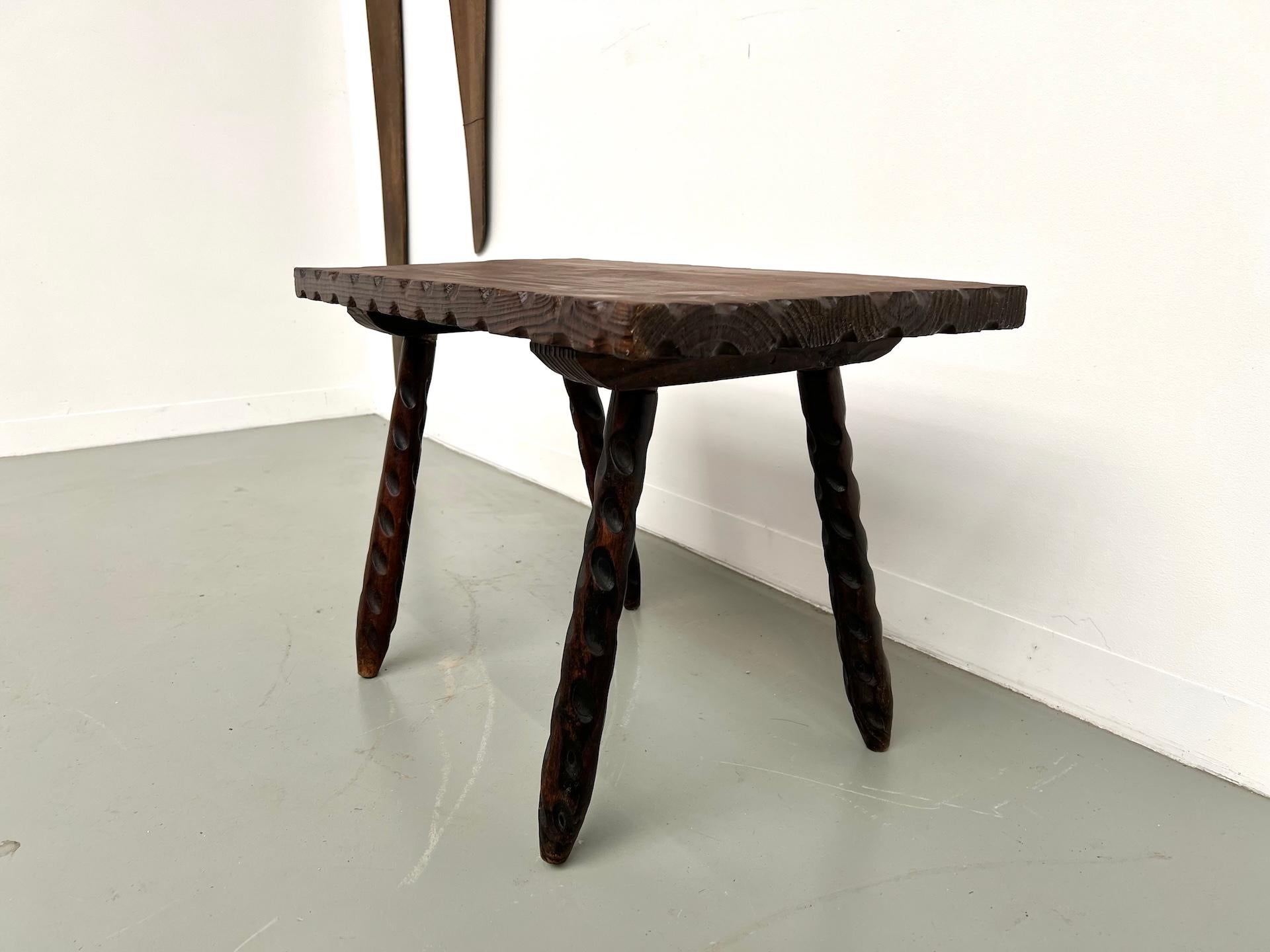 Support à plantes ou table basse en bois sculpté en vente 1