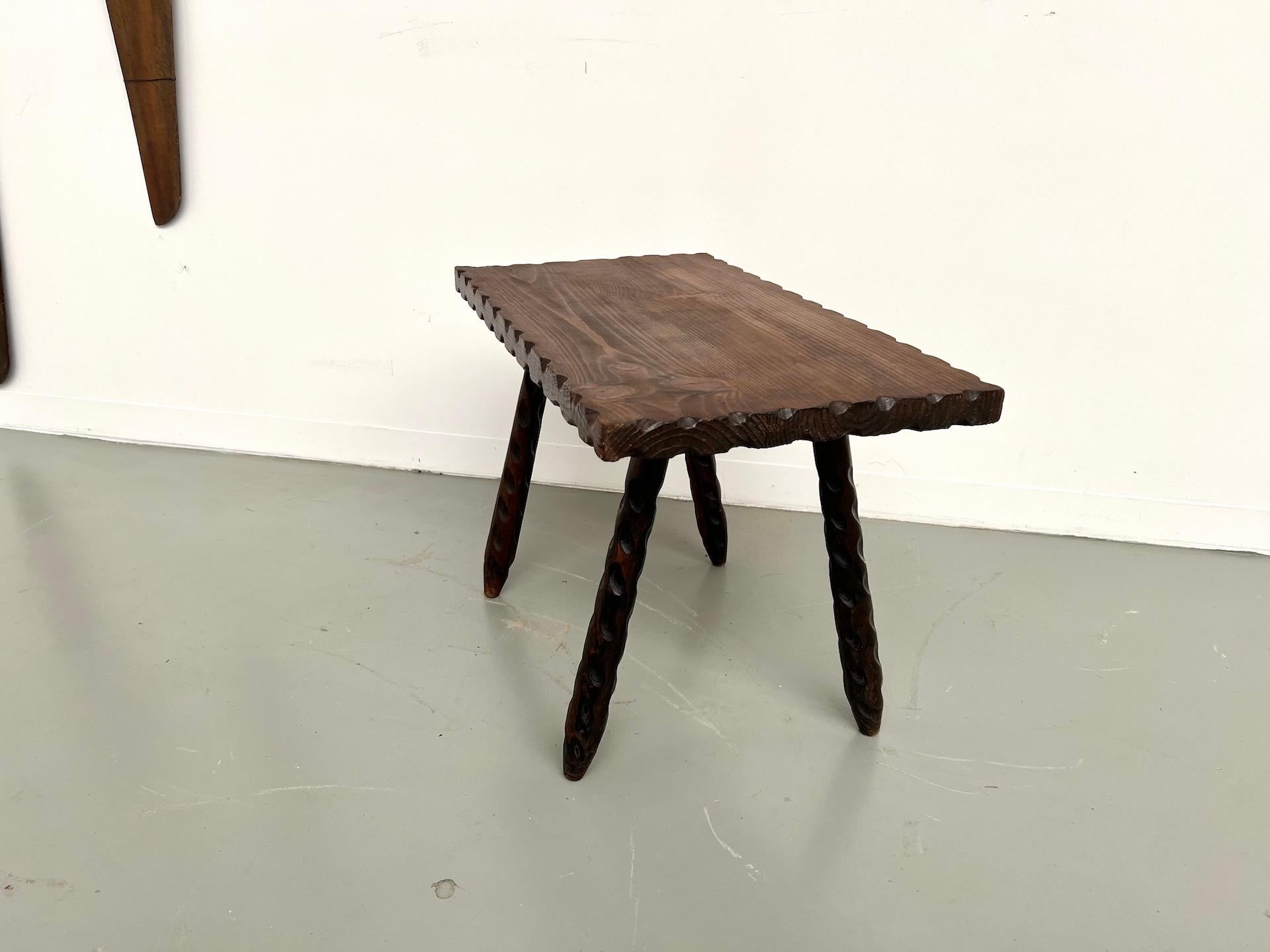 Support à plantes ou table basse en bois sculpté en vente 2