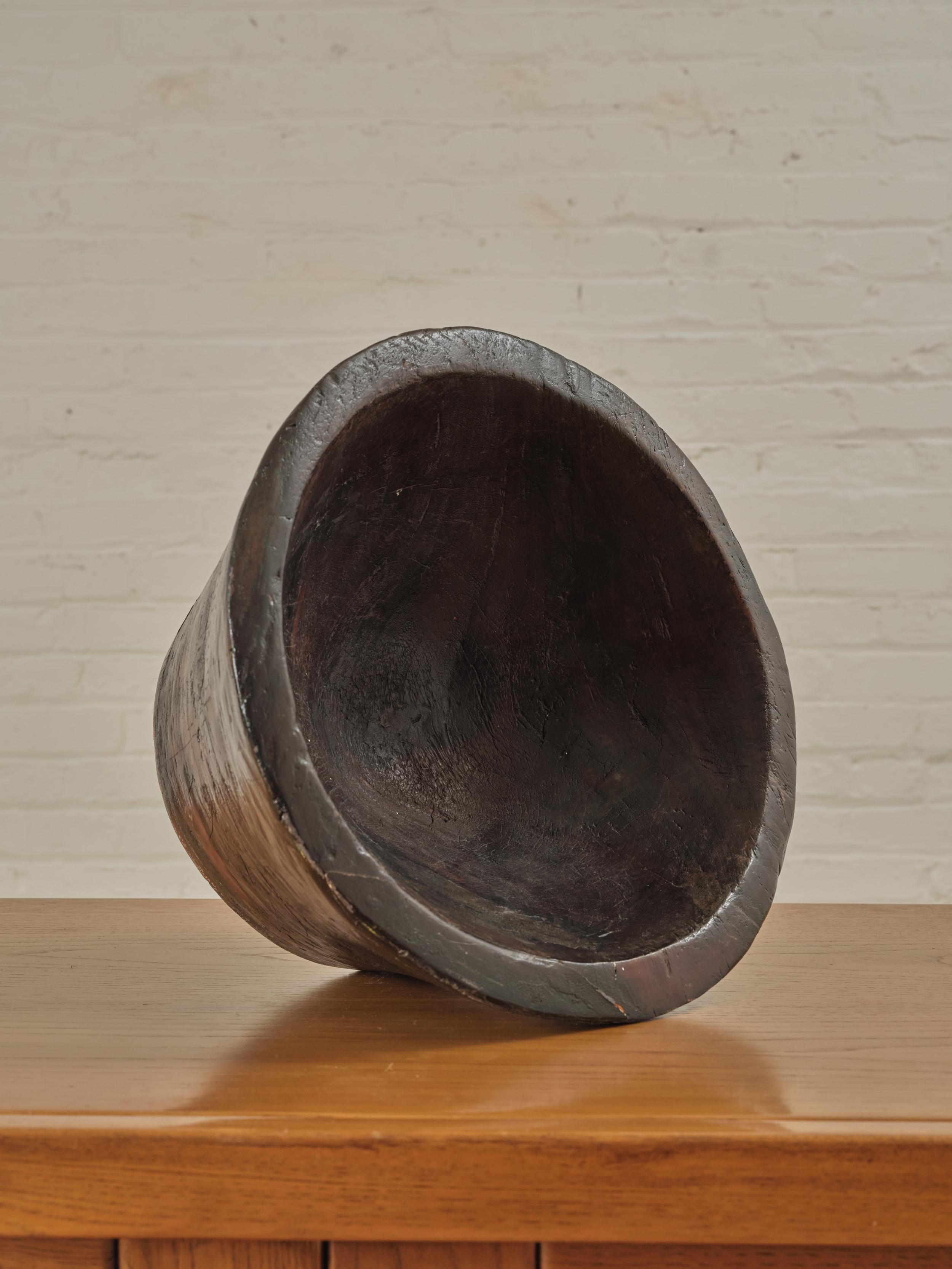 Carved Wooden Primitive Bowl. For Sale 1