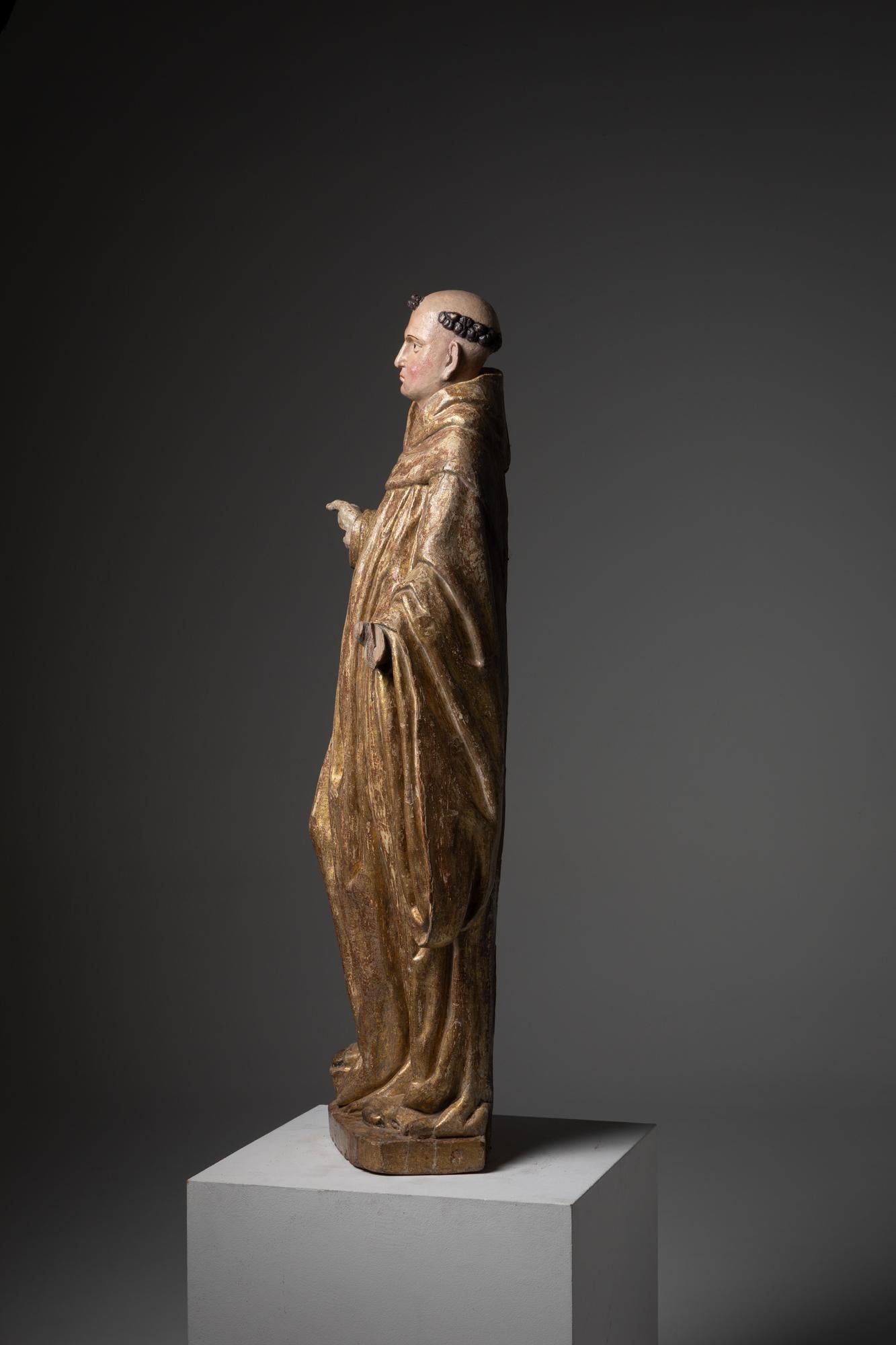 Carved wooden saint figure, Probably Saint Bernard. Portugal, 17th century In Good Condition For Sale In Lisboa, PT