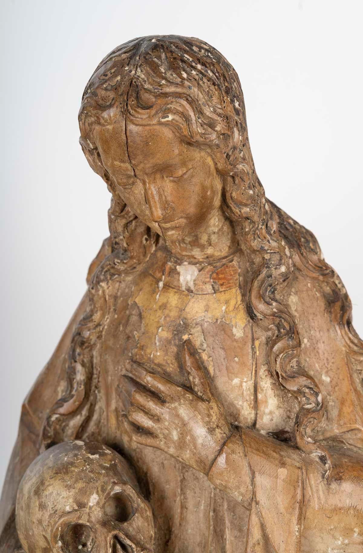 Escultura de madera tallada de María Magdalena, hacia 1500.

Gran escultura de madera caliza con restos de policromía que representa a María Magdalena, obra alemana, hacia 1500.
H: 80 cm. Anchura: 35 cm, Profundidad: 16 cm