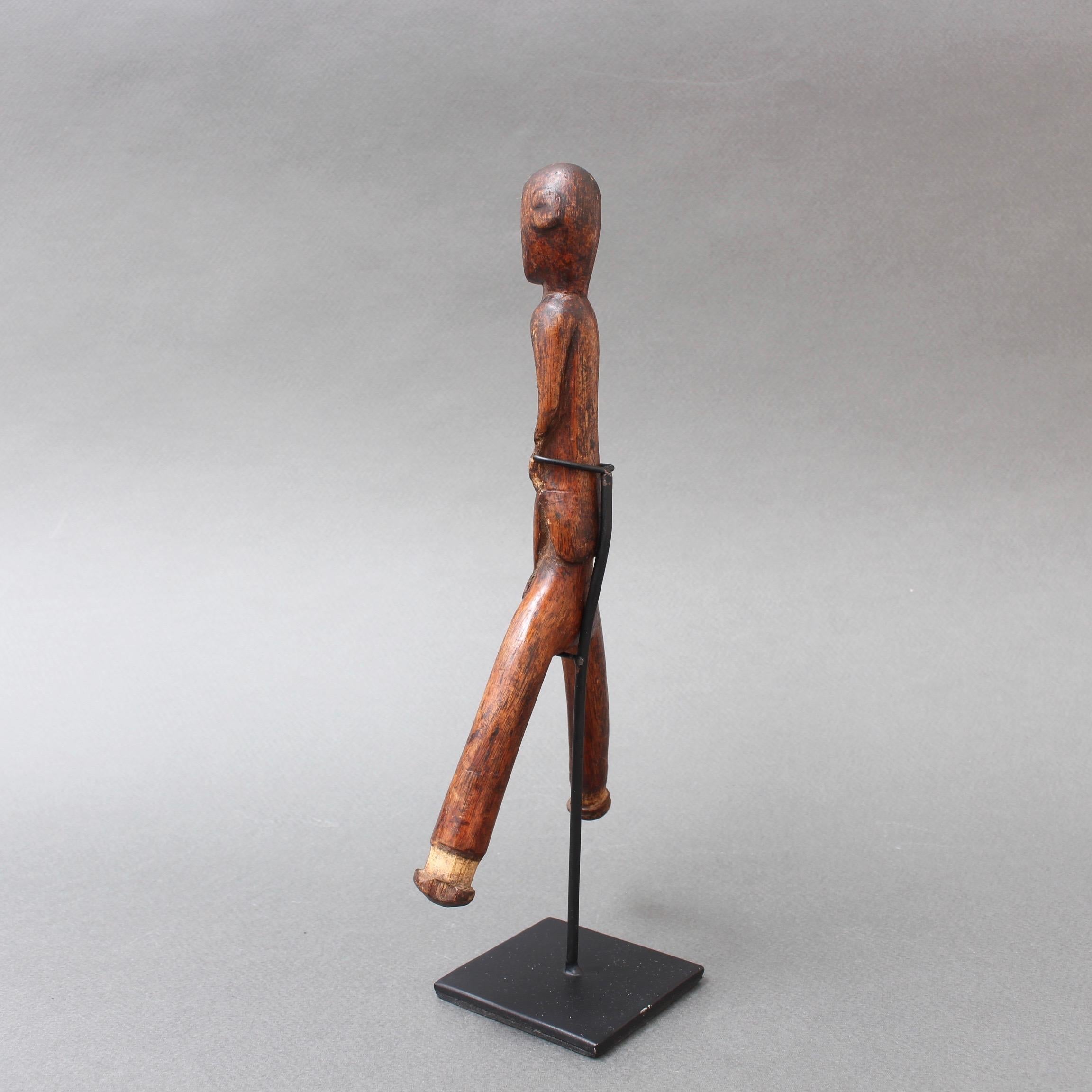 Hand-Carved Carved Wooden Slingshot Figure from Timor Island, Indonesia, circa 1970s