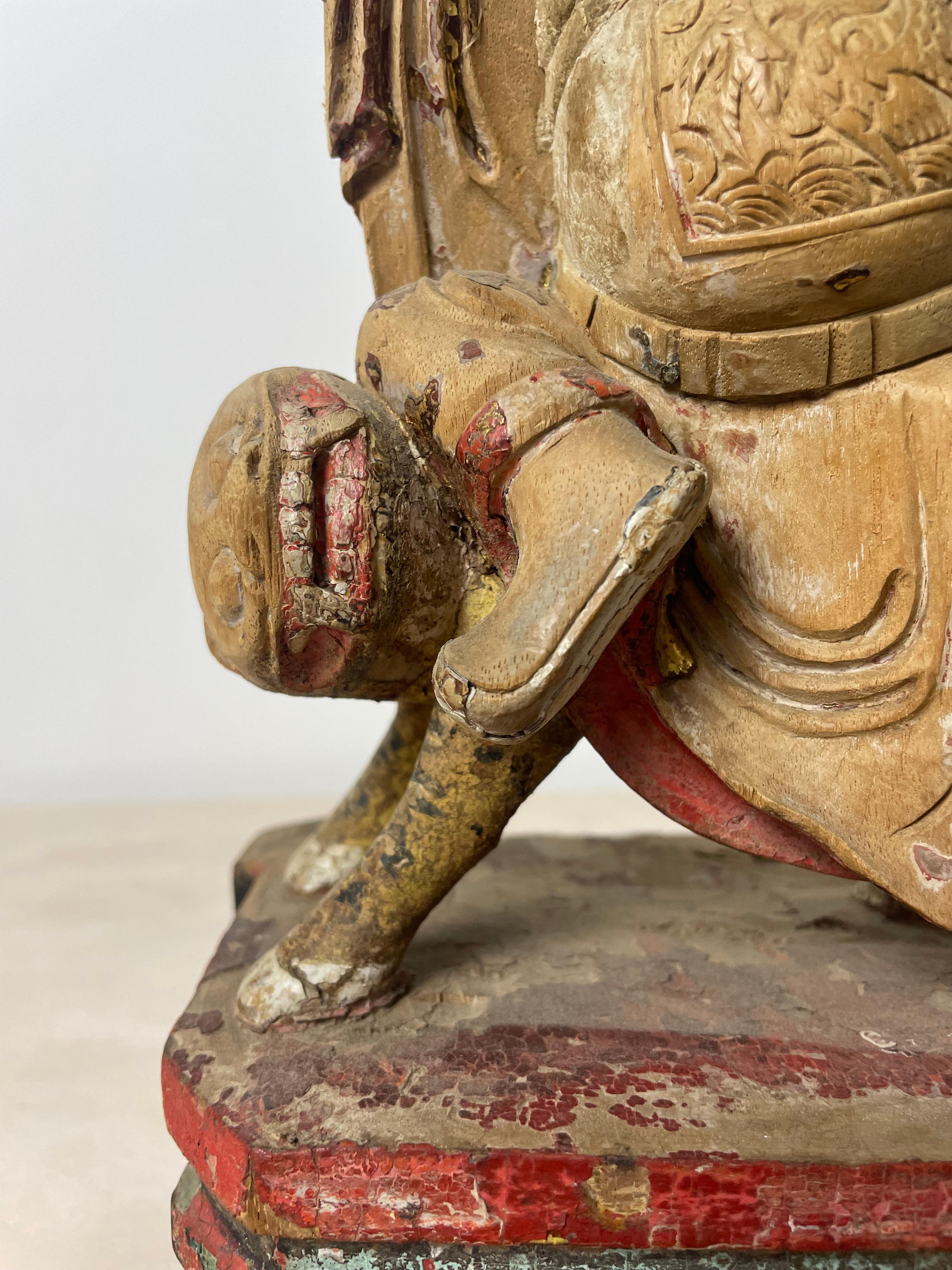 18th Century and Earlier Carved wooden statuette of Guandi God of war & dog lion of Fo - China Ming 18th For Sale