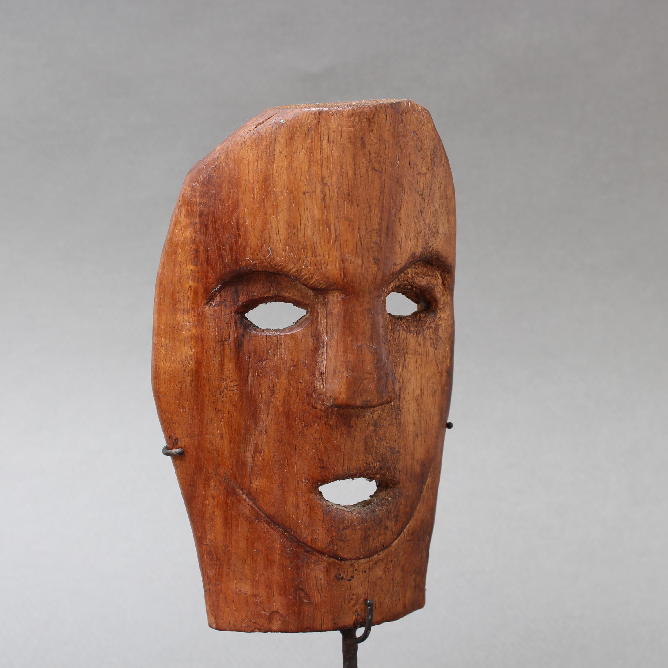 Traditionelle geschnitzte Holzmaske von der Insel Timor:: Indonesien:: ca. 1970er Jahre im Angebot 11