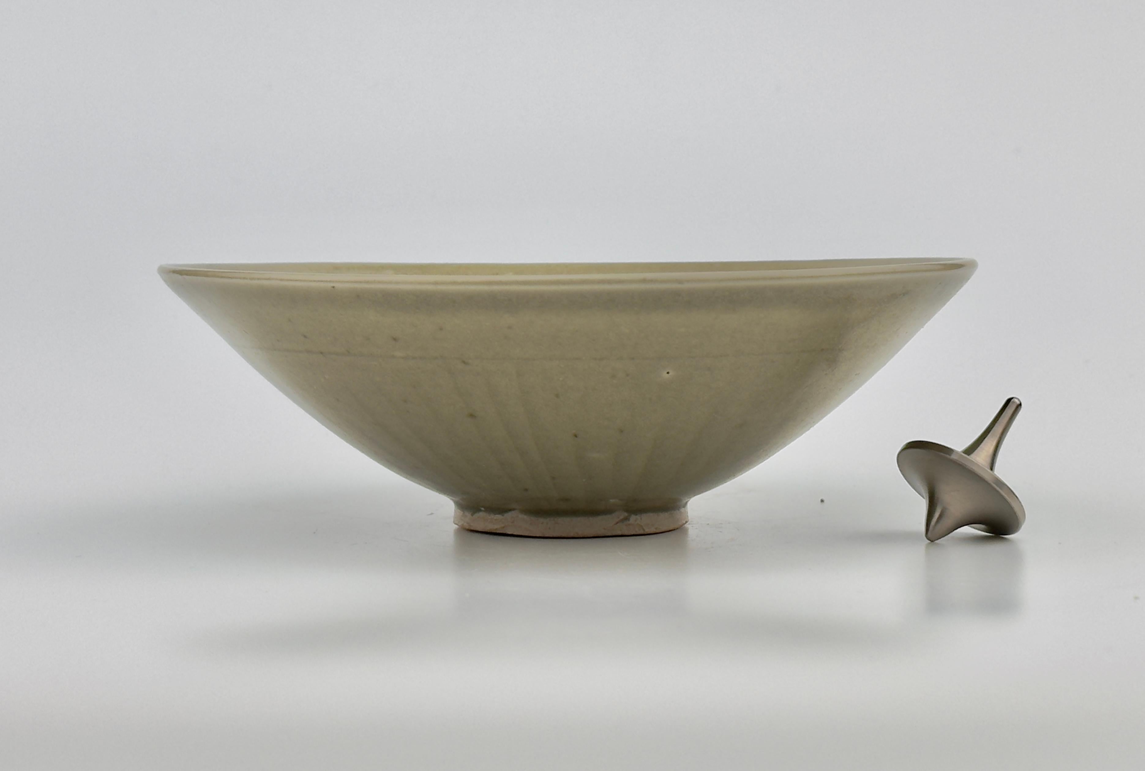 Carved 'Yaozhou' Celadon-Glazed Bowl, Song Dynasty In Good Condition For Sale In seoul, KR