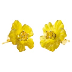 Carved Yellow Agate Sapphire Flower 18k Yellow Gold Stud Cocktail Love Earrings