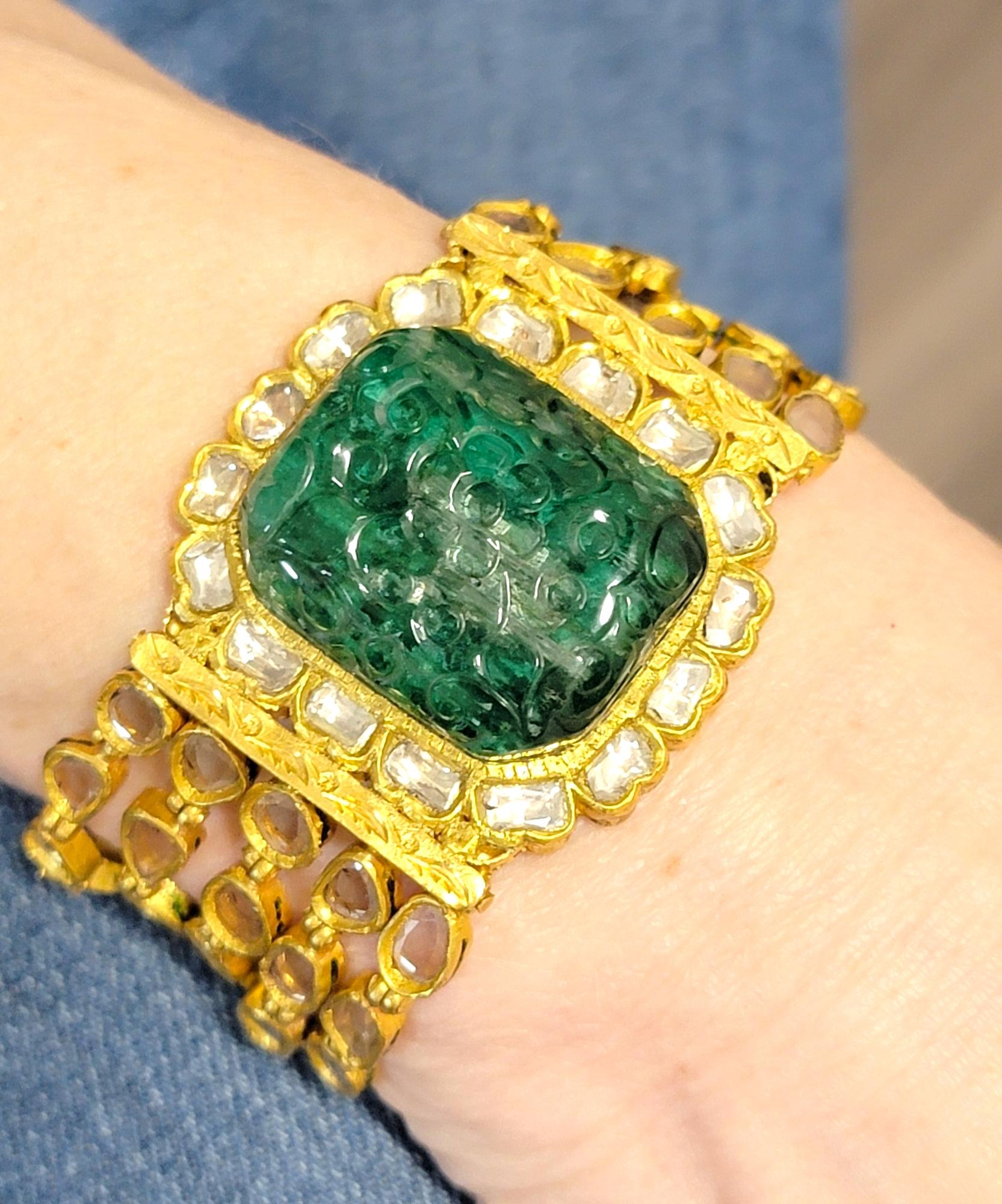 Bracciale a più fili con smeraldo dello Zambia intagliato e diamanti taglio rosa in oro 22 carati in vendita 10