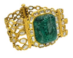 Bracciale a più fili con smeraldo dello Zambia intagliato e diamanti taglio rosa in oro 22 carati