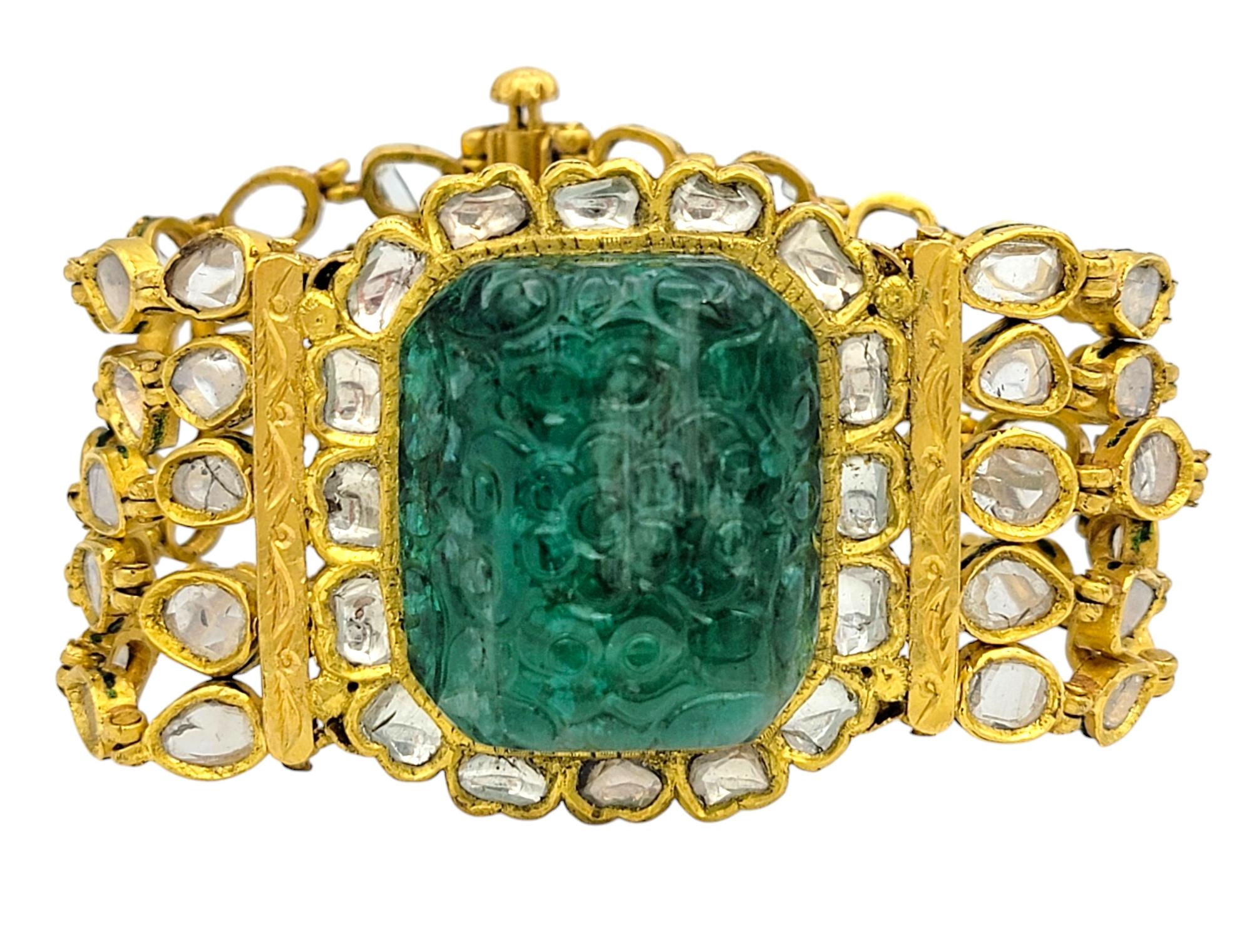 Contemporaneo Bracciale a più fili con smeraldo dello Zambia intagliato e diamanti taglio rosa in oro 22 carati in vendita
