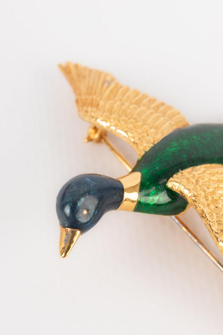 Carven Enameled Golden Metal Duck Brooch In Excellent Condition In SAINT-OUEN-SUR-SEINE, FR