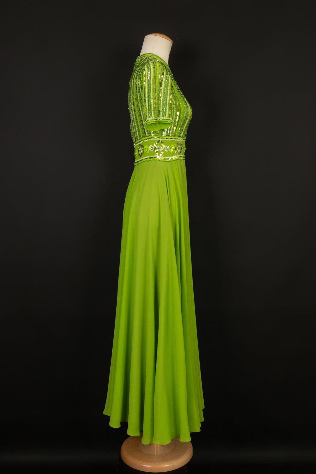 Carven Green Silk Crepe Dress Embroidered with Costume Pearls and Sequins In Excellent Condition For Sale In SAINT-OUEN-SUR-SEINE, FR