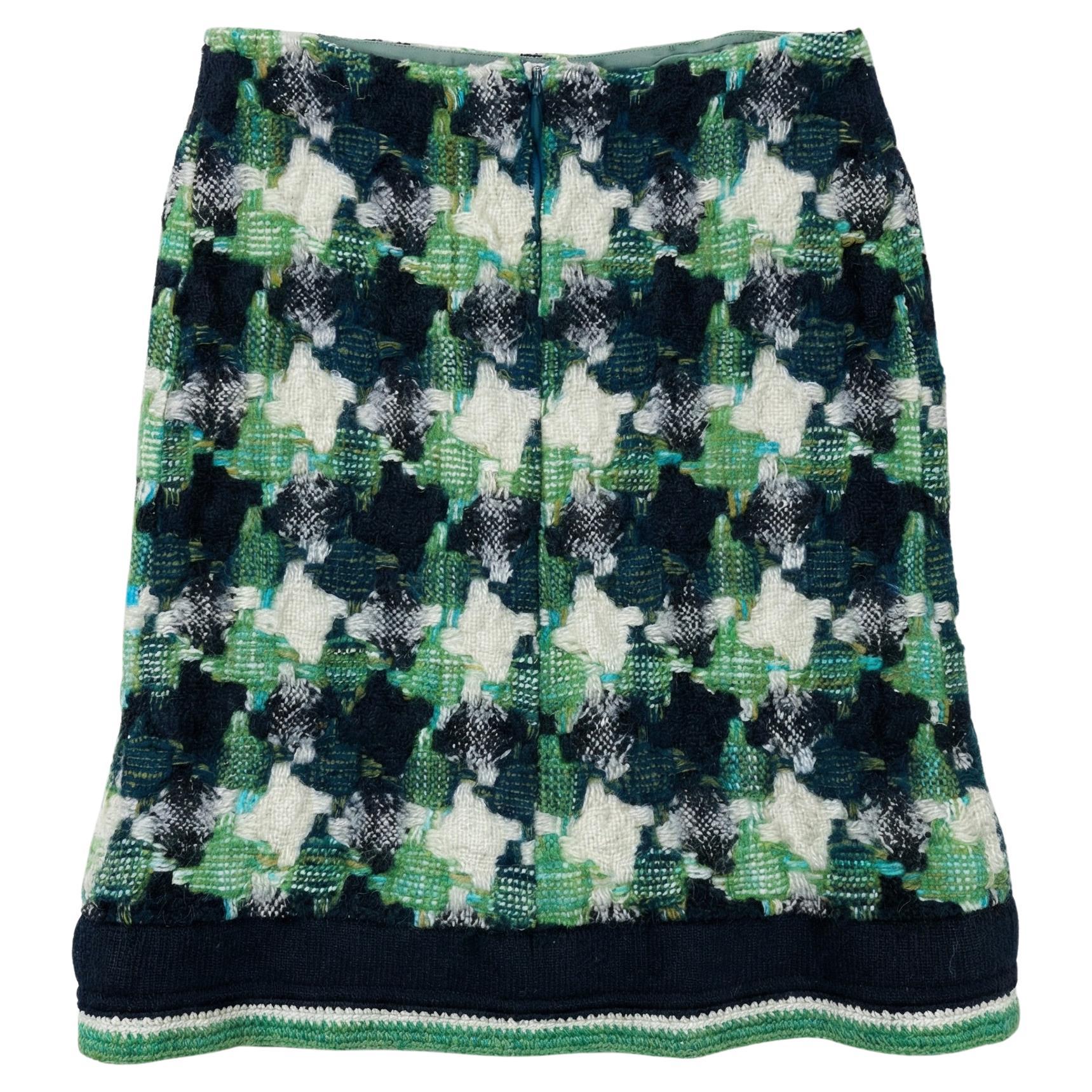 Jupe midi en tweed pied-de-poule tissé à la main par Carven 1960 en vente