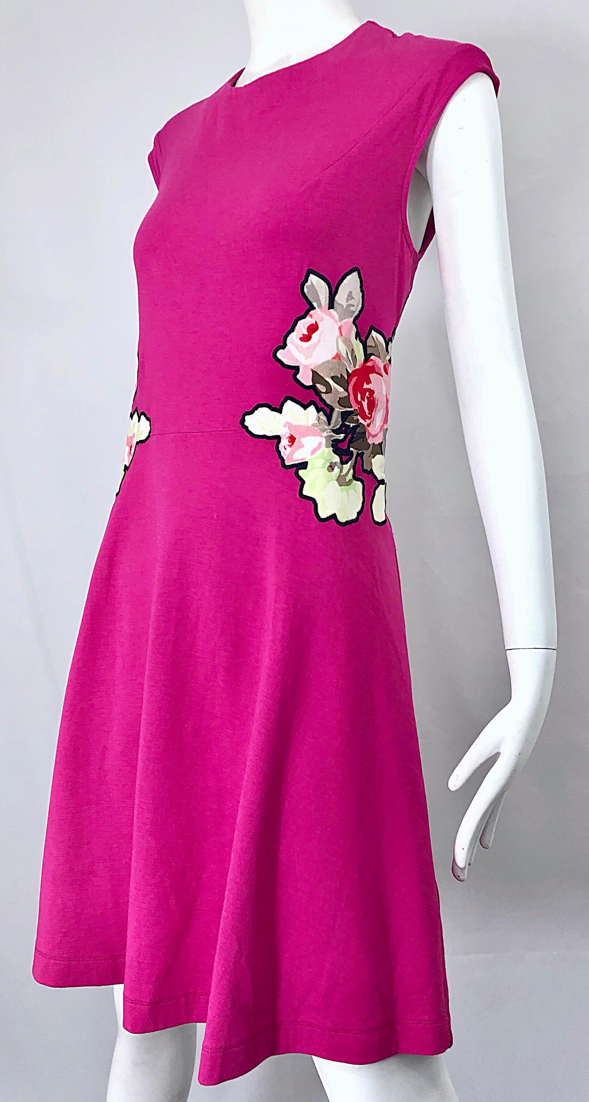 Carven Hot Pink Bouquet of Roses Sleeveless Cotton A - Line Dress Size Medium In Excellent Condition For Sale In San Diego, CA