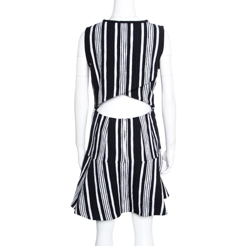 The smart and practical appeal of this sleeveless dress from Carven makes it a pleasant choice for your evening looks. It is graced with a fabulous silhouette featuring a monochrome striped pattern all over along with a cutout at the rear. Complete