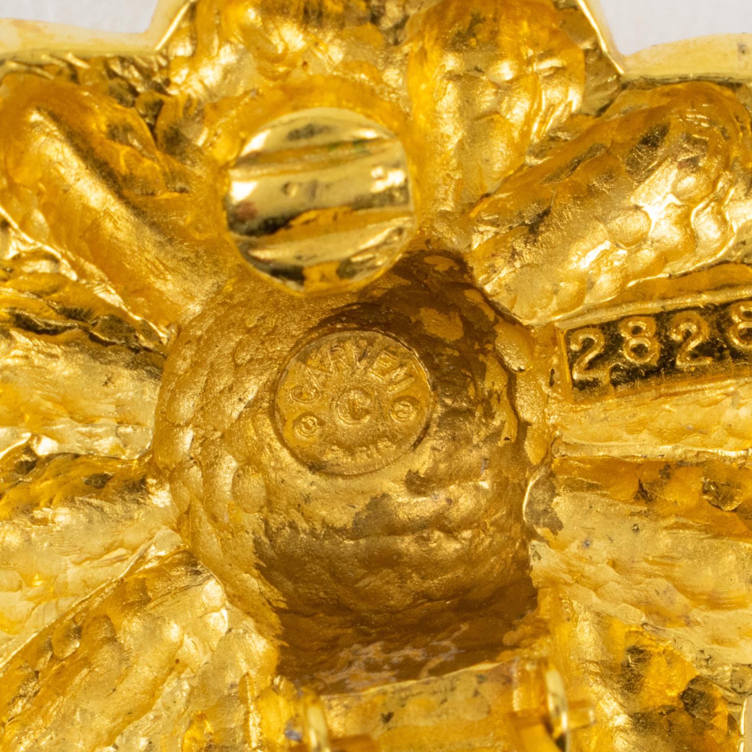 Carven Paris Vergoldete Metall-Clip-Ohrringe Geschnitzte Sonne für Damen oder Herren im Angebot