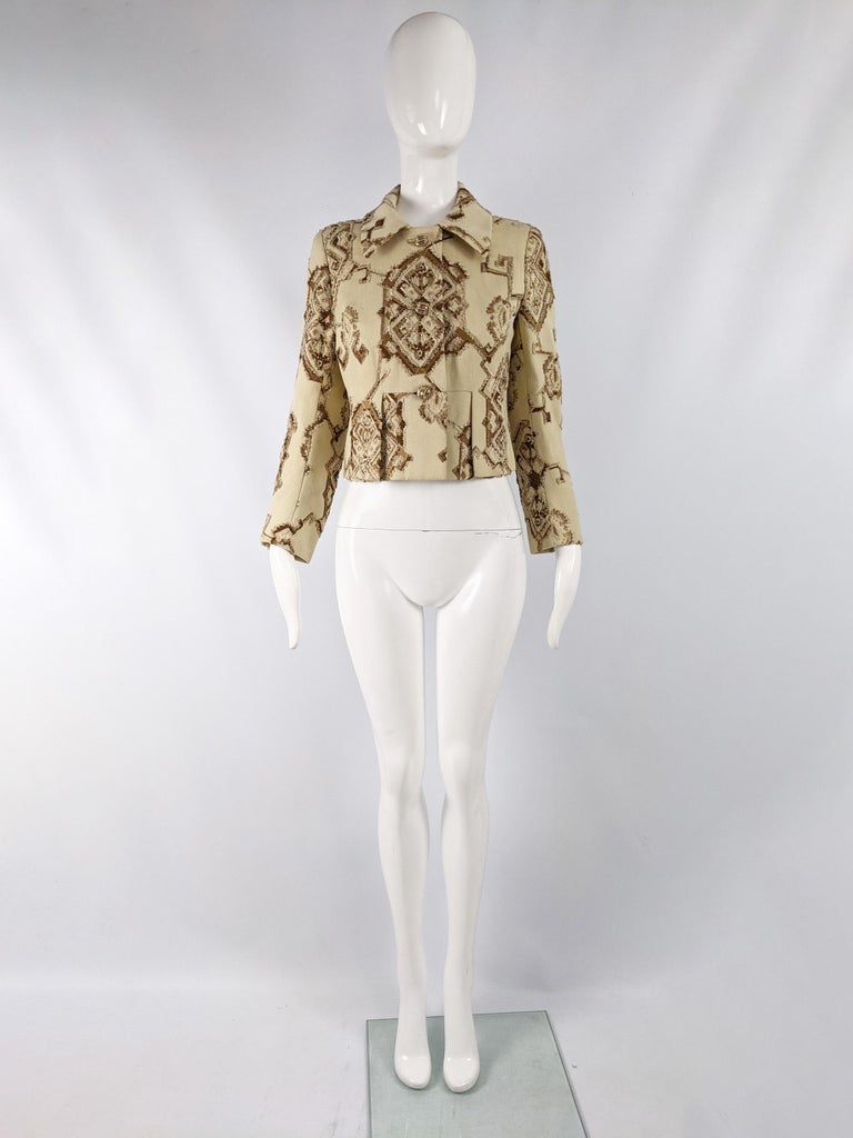 An excellent and rare vintage womens tailored jacket from the 60s by luxury French fashion house, Carven Paris. In a cream wool with an incredible brown textured brocade throughout with beautiful gold tone buttons. 

Size: Unlabelled; measures