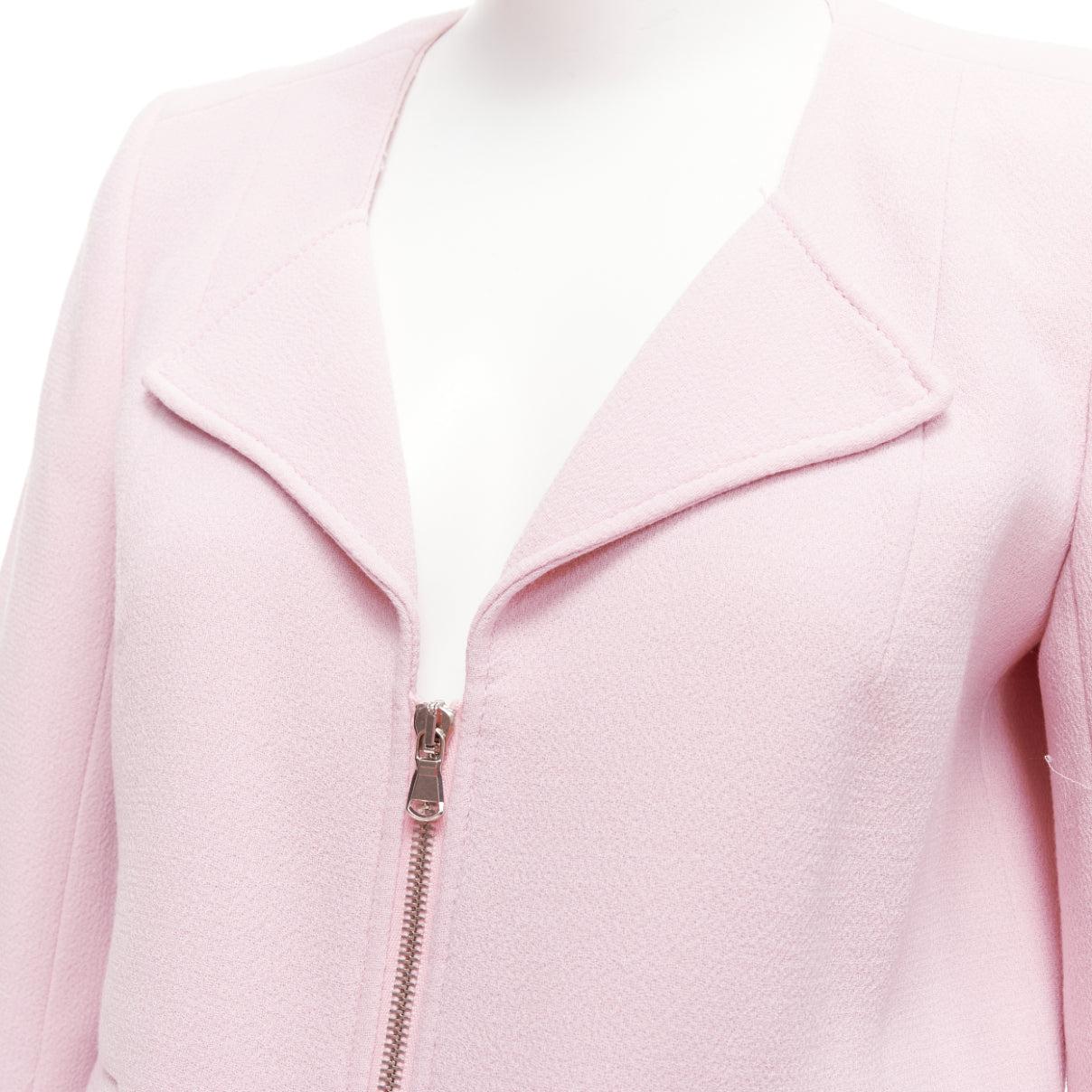 CARVEN pink 100% virgin wool spread lapel zip front cropped blazer FR38 M
Reference: LACG/A00428
Brand: Carven
Designer: Guillaume Henry
Material: Virgin Wool
Color: Pink, Silver
Pattern: Solid
Closure: Zip
Lining: Pink Fabric
Extra Details: Lower