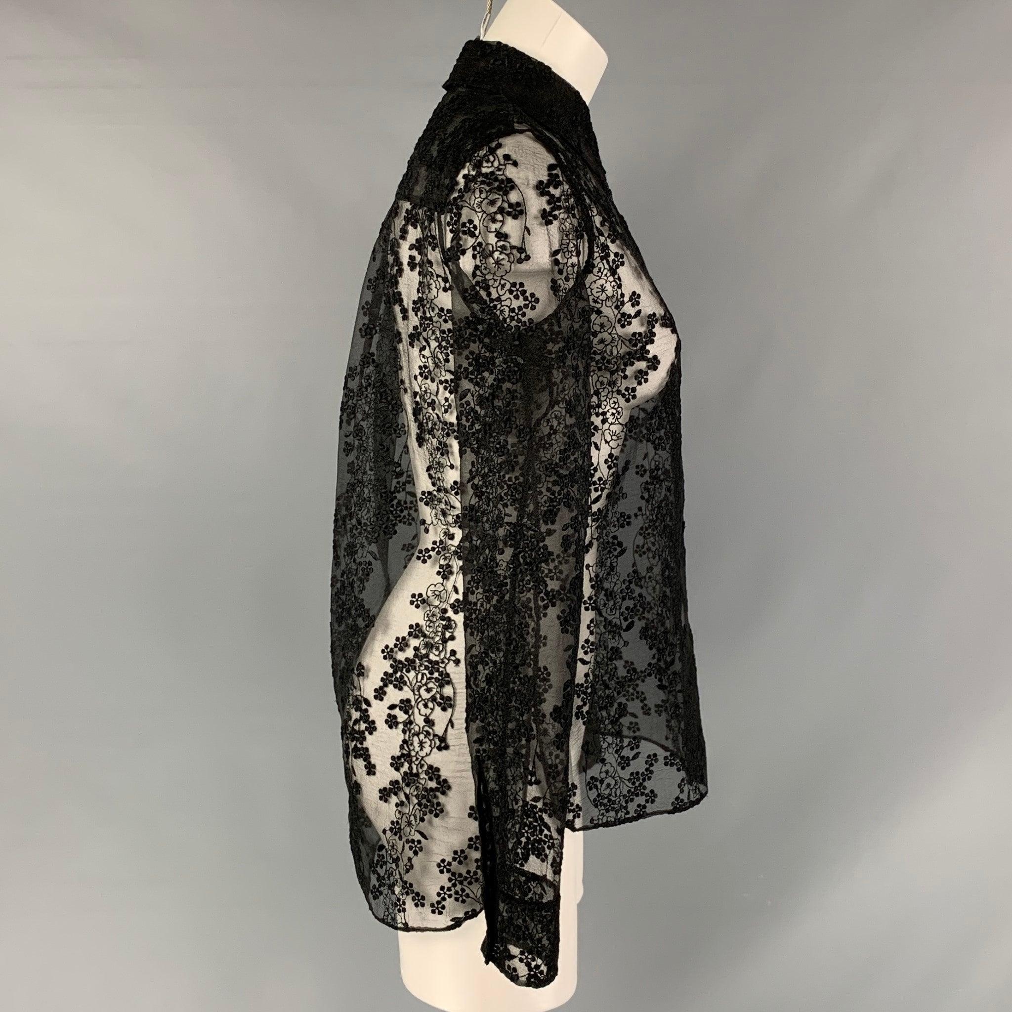 CARVEN long sleeves shirt comes in black lace featuring a spread collar, and button down closure. Very Good Pre-Owned Condition. Fabric Tags Removed. 
 

 Marked:  34 
 

 Measurements: 
  
 Shoulder: 15.5 inches Bust: 39 inches Sleeve: 25 inches