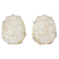 Carventurous Boucles d'oreilles en nacre sculptée à la main en argent sterling sculpté