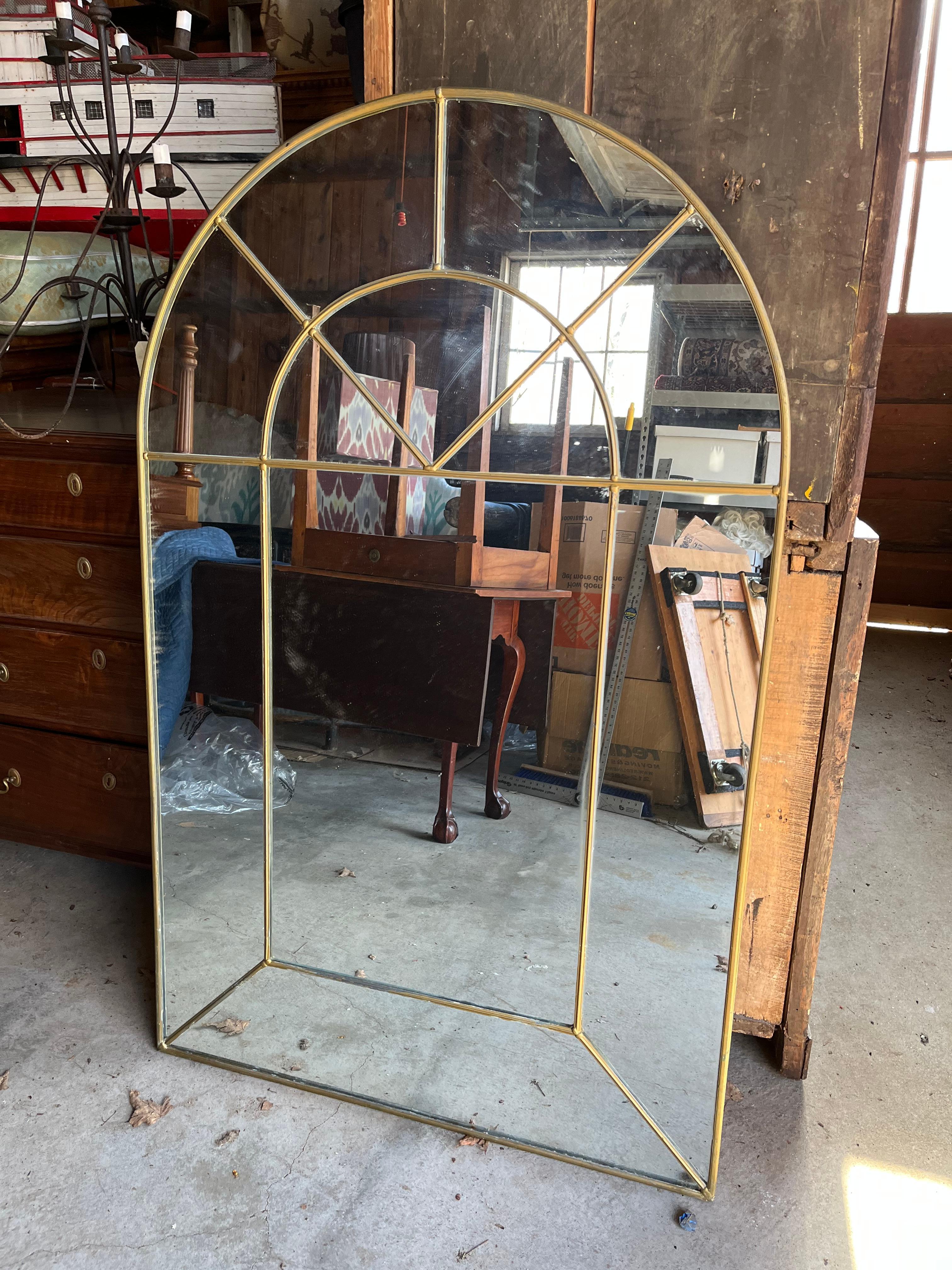 American Carver’s Guild Colonial Arch Mirror For Sale