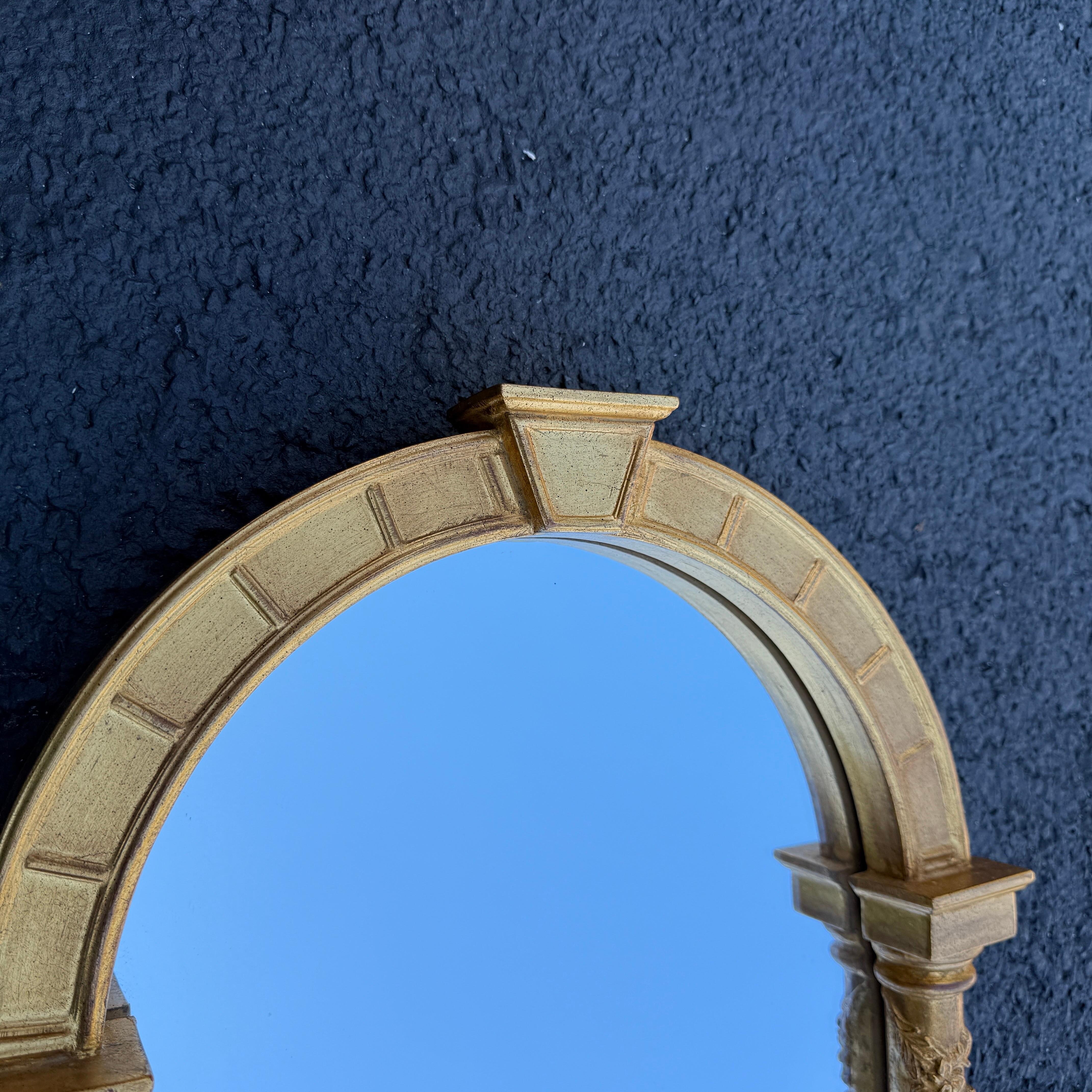 XXIe siècle et contemporain Carver's Guild Miroir mural en bois doré dans une niche de jardin en vente